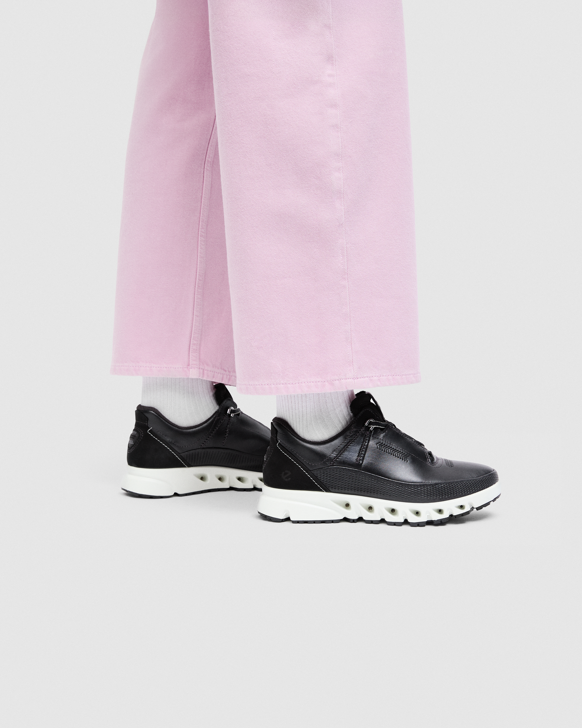 ECCO Multi-Vent — Black