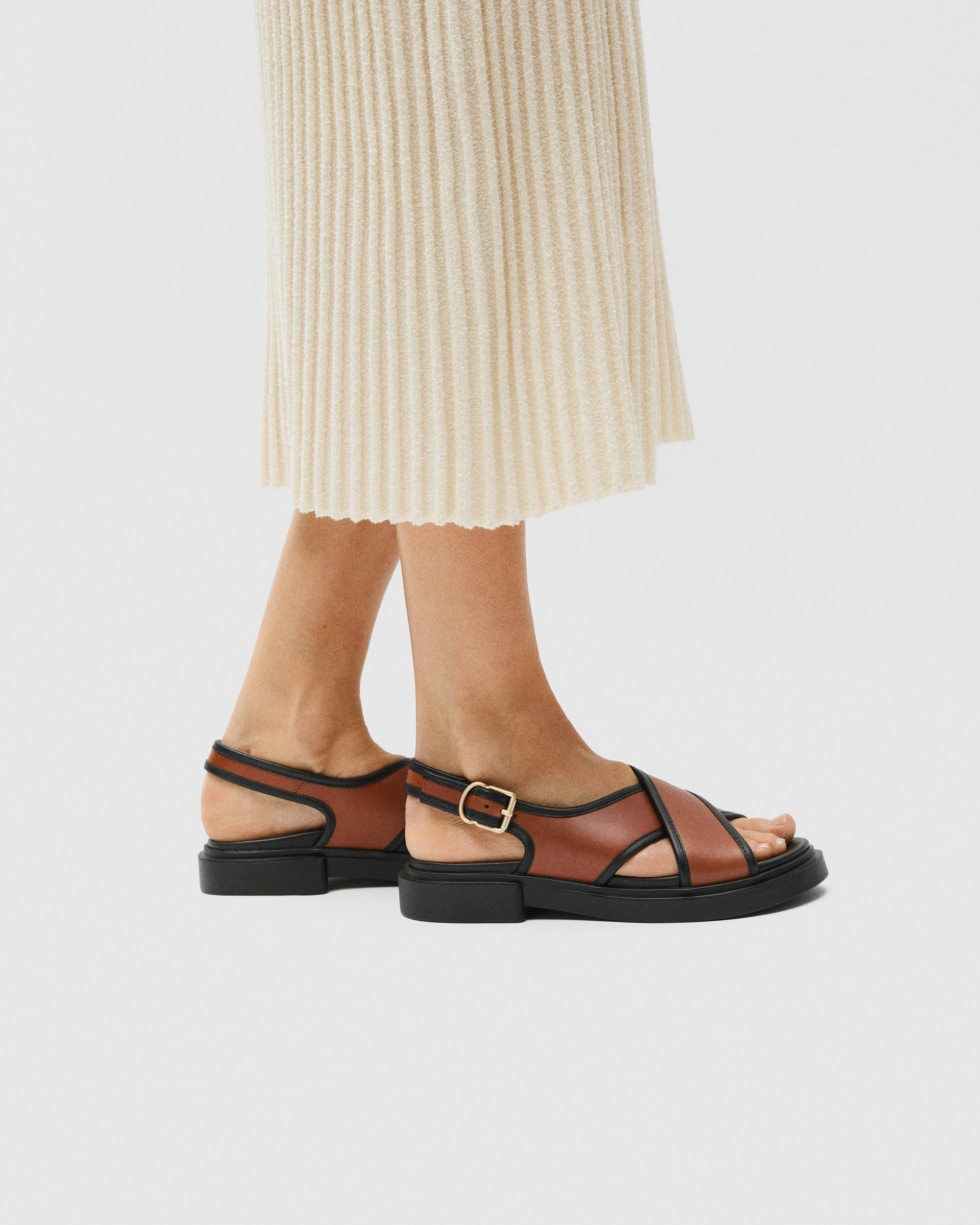 ECCO Metropole Seoul — Brown