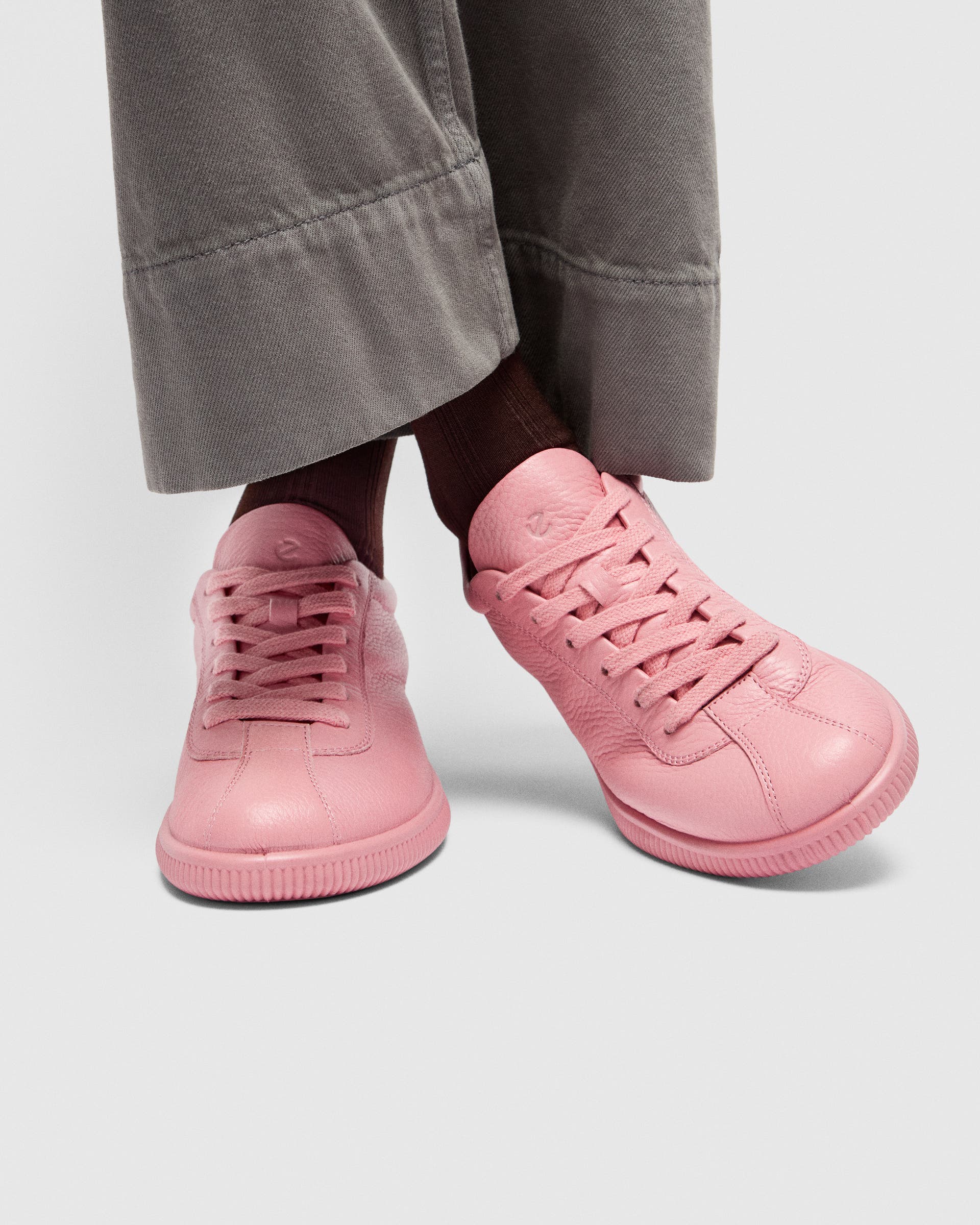 ECCO® Soft Zero Damen Ledersneaker - Rosa - Lifestyle image-1
