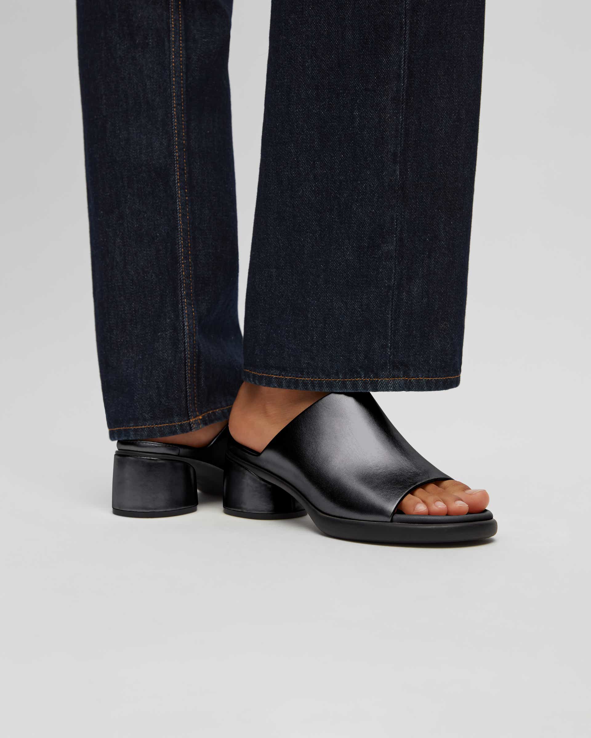 Dámské kožené nazouváky ECCO® Sculpted Sandal LX 35 - Černá - Lifestyle image-1