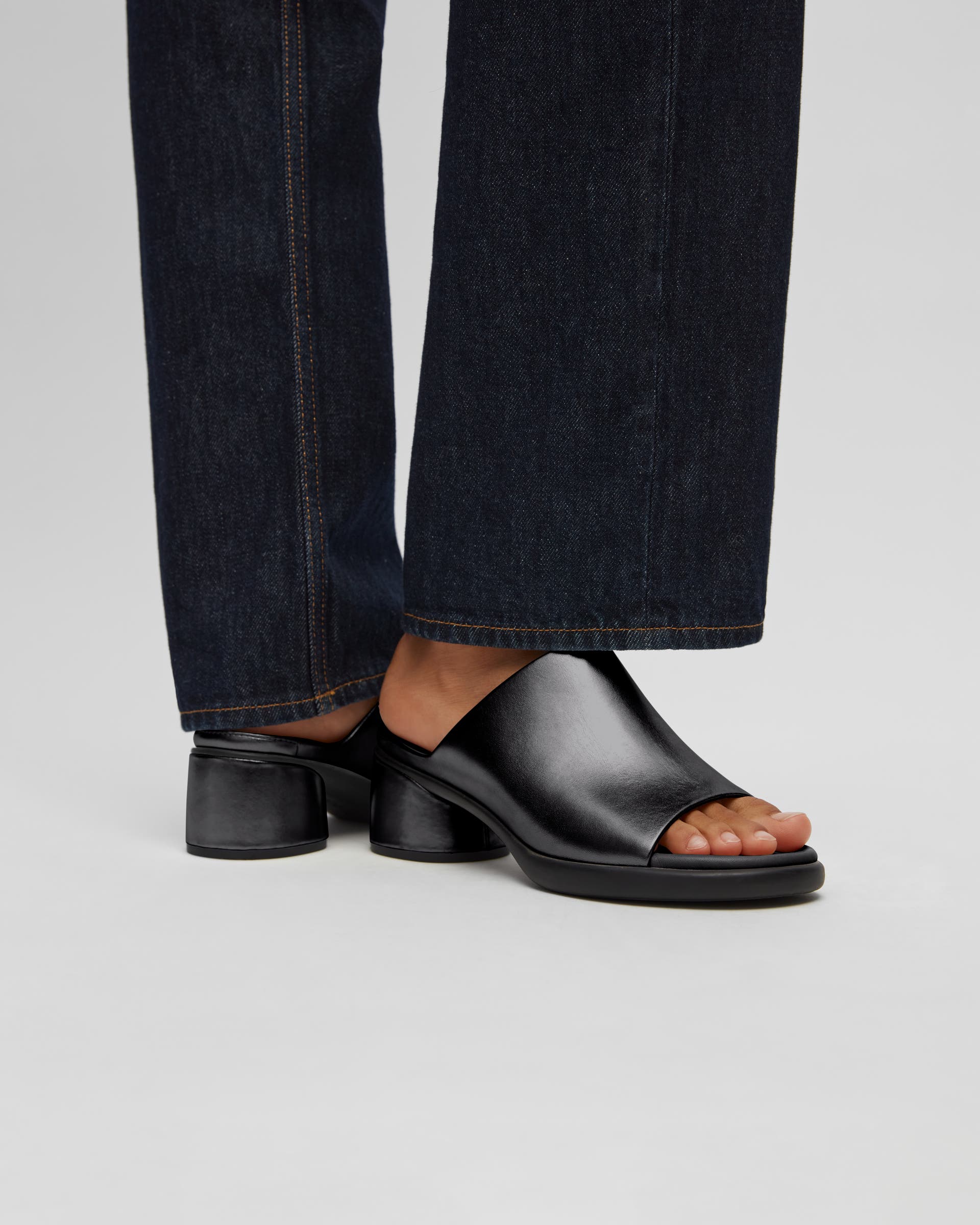 Dámské kožené nazouváky ECCO® Sculpted Sandal LX 35 - Černá - Lifestyle image-1