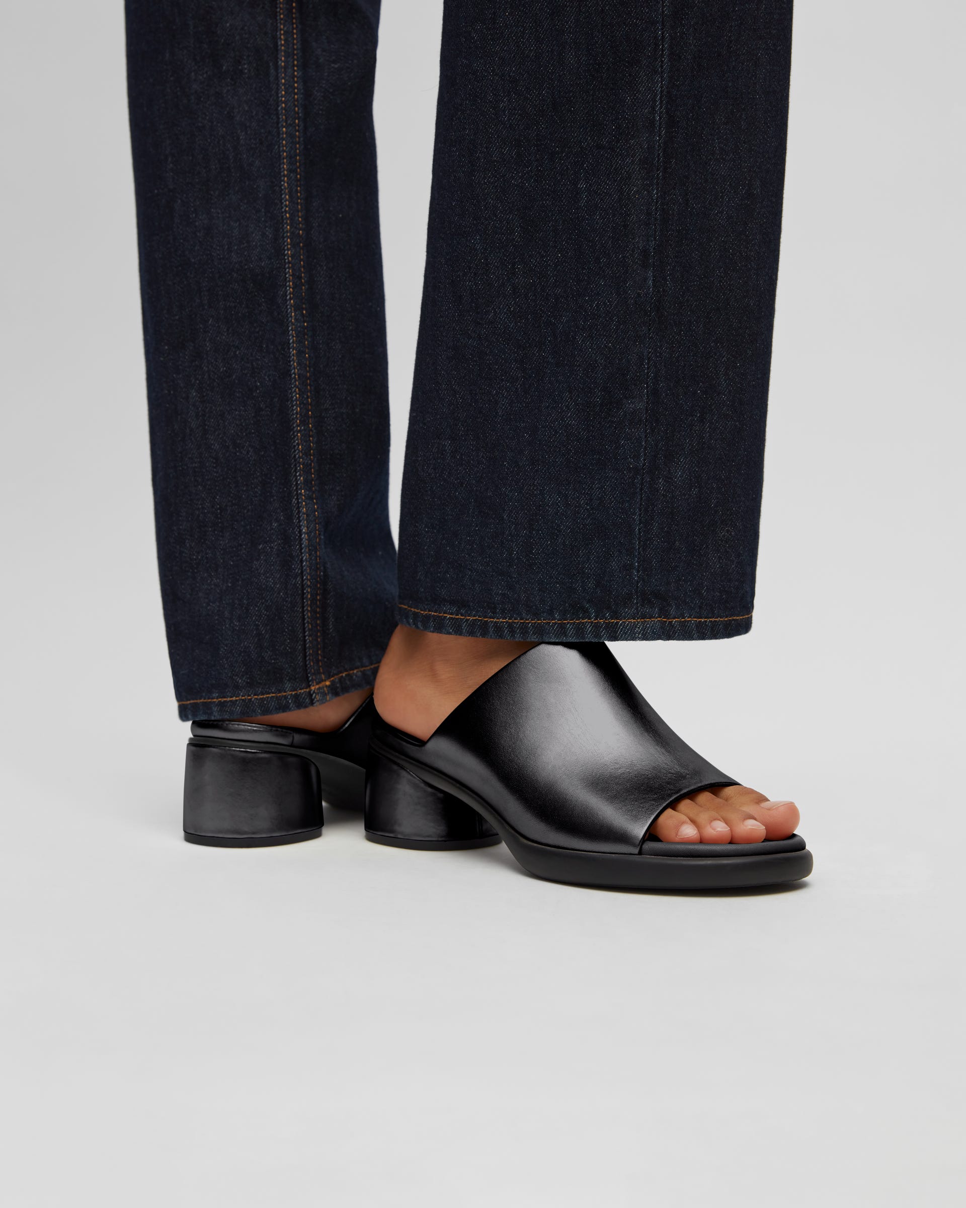 Dámské kožené nazouváky ECCO® Sculpted Sandal LX 35 - Černá - Lifestyle image-1