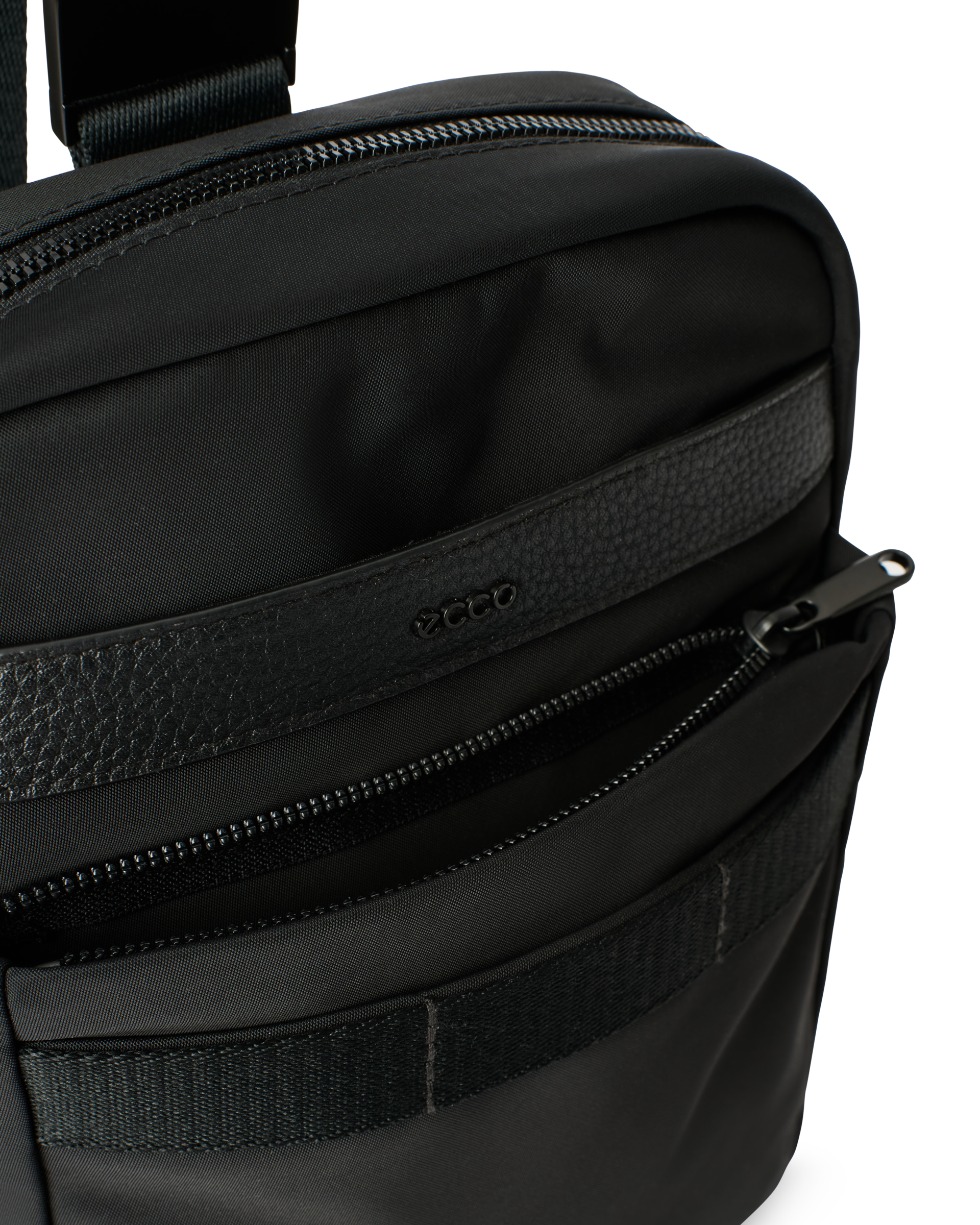 ECCO Voyager X Body Sling — Black