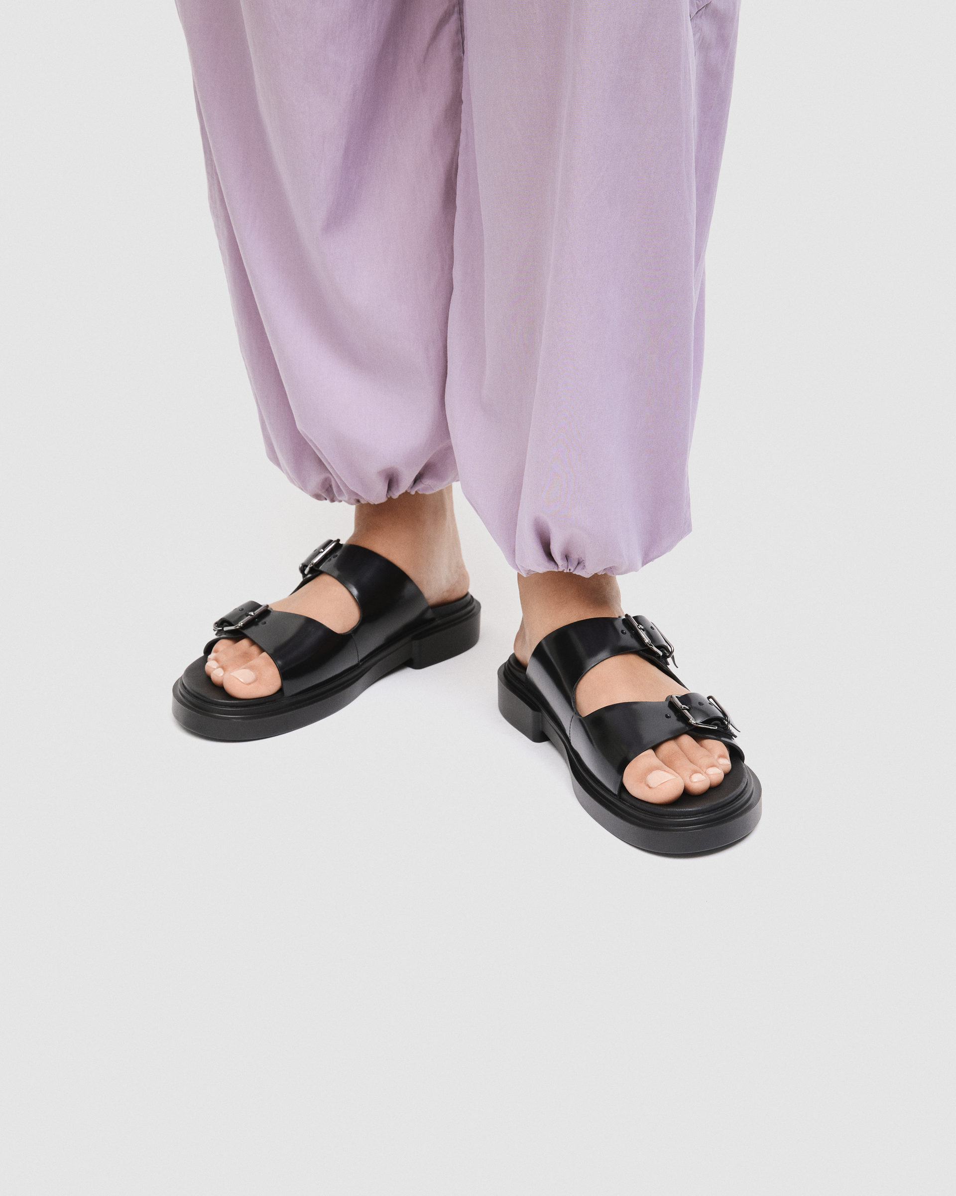 ECCO Metropole Seoul — Black