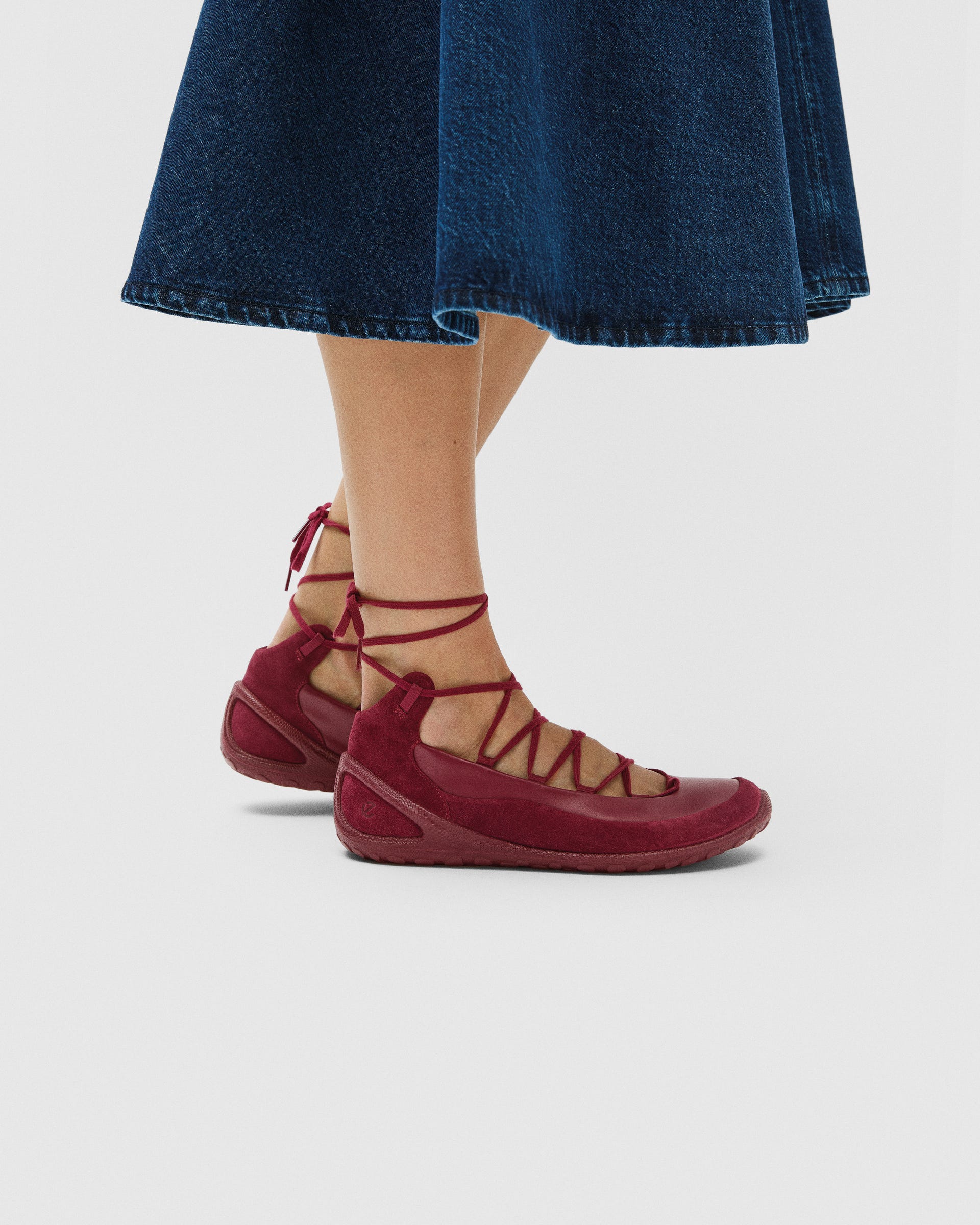 ECCO® BIOM LITE ballerines en cuir pour femme - Rouge - Lifestyle image-1
