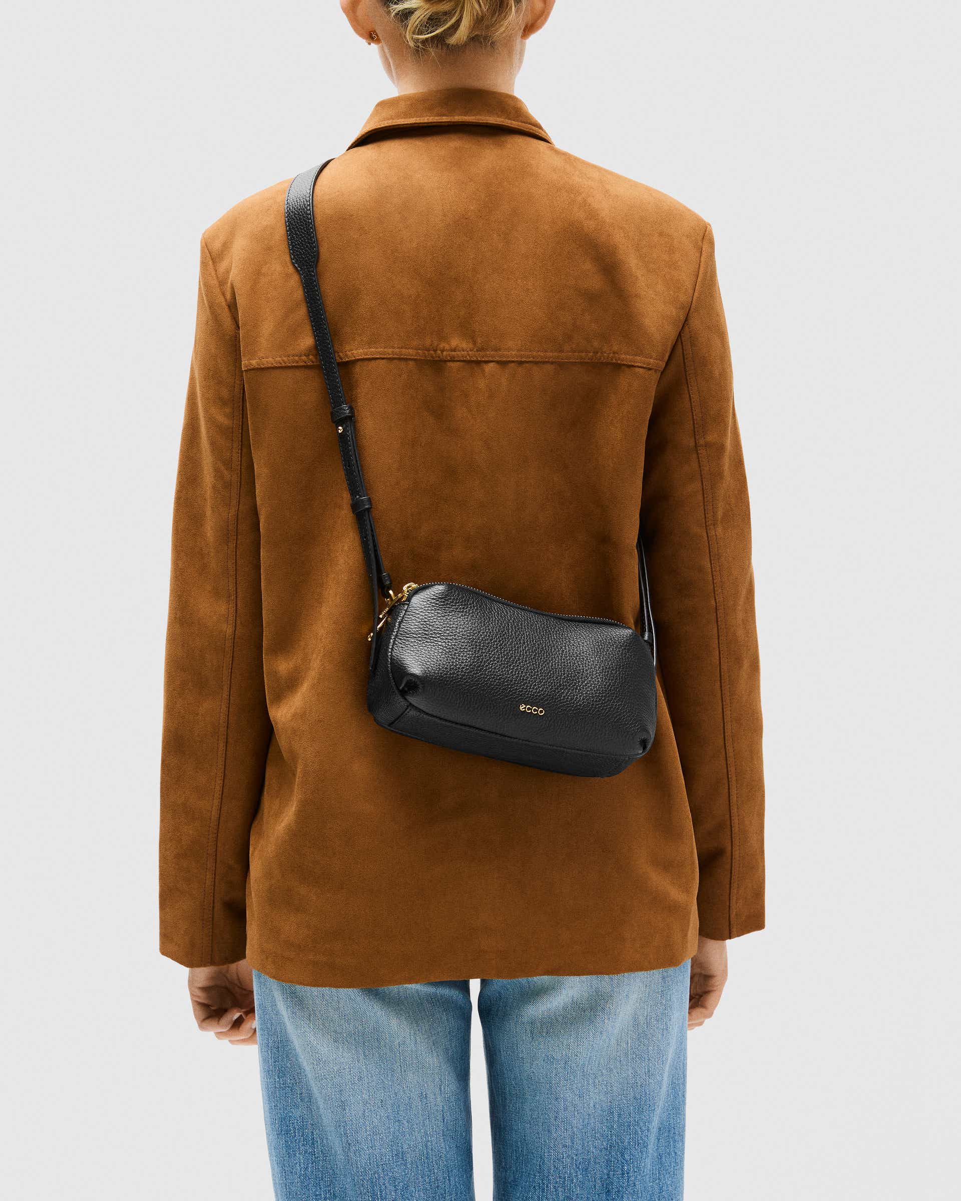 Kožená taška na fotoaparát ECCO® Camera Bag - Černá - Lifestyle image-1