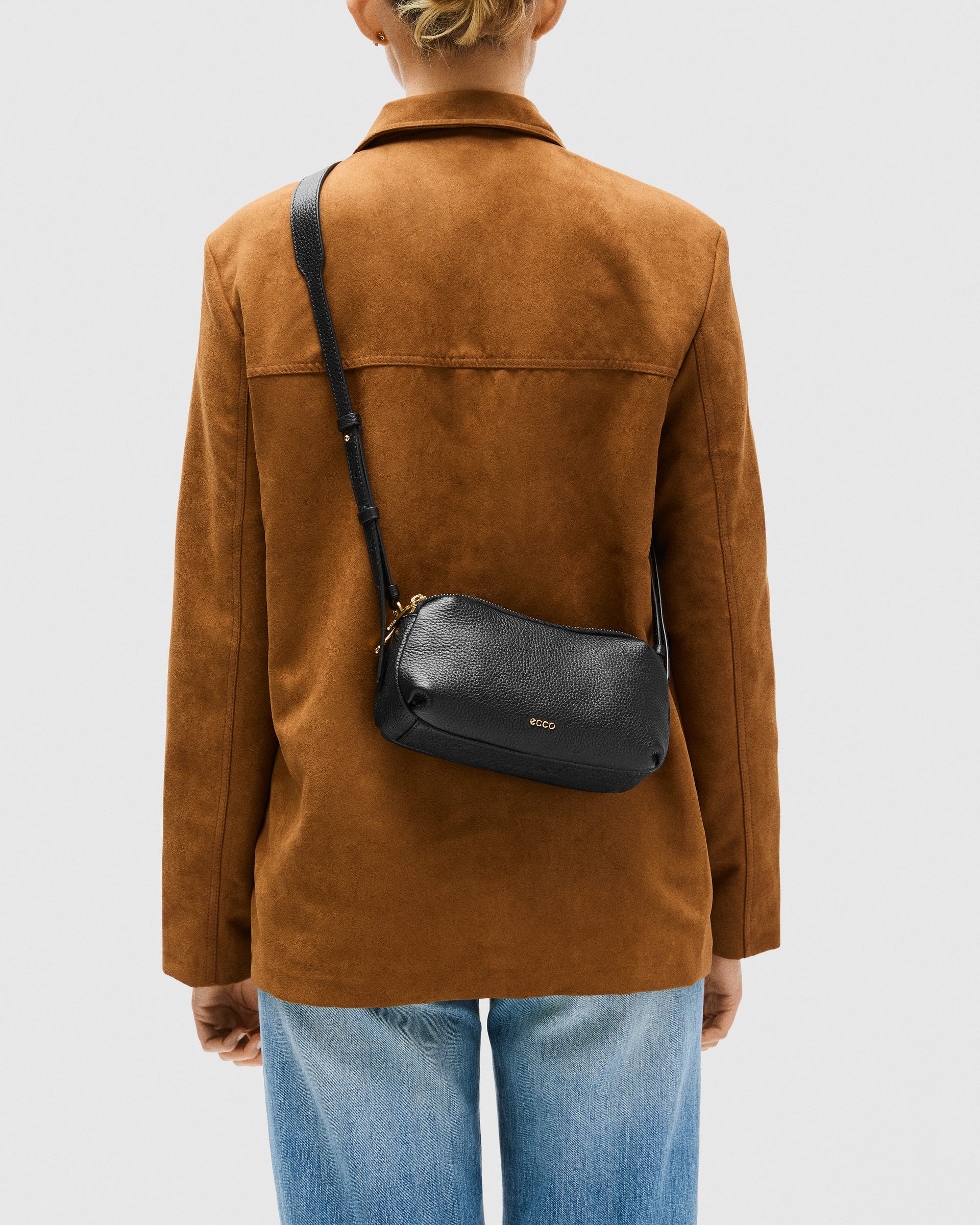 Kožená taška na fotoaparát ECCO® Camera Bag - Černá - Lifestyle image-1