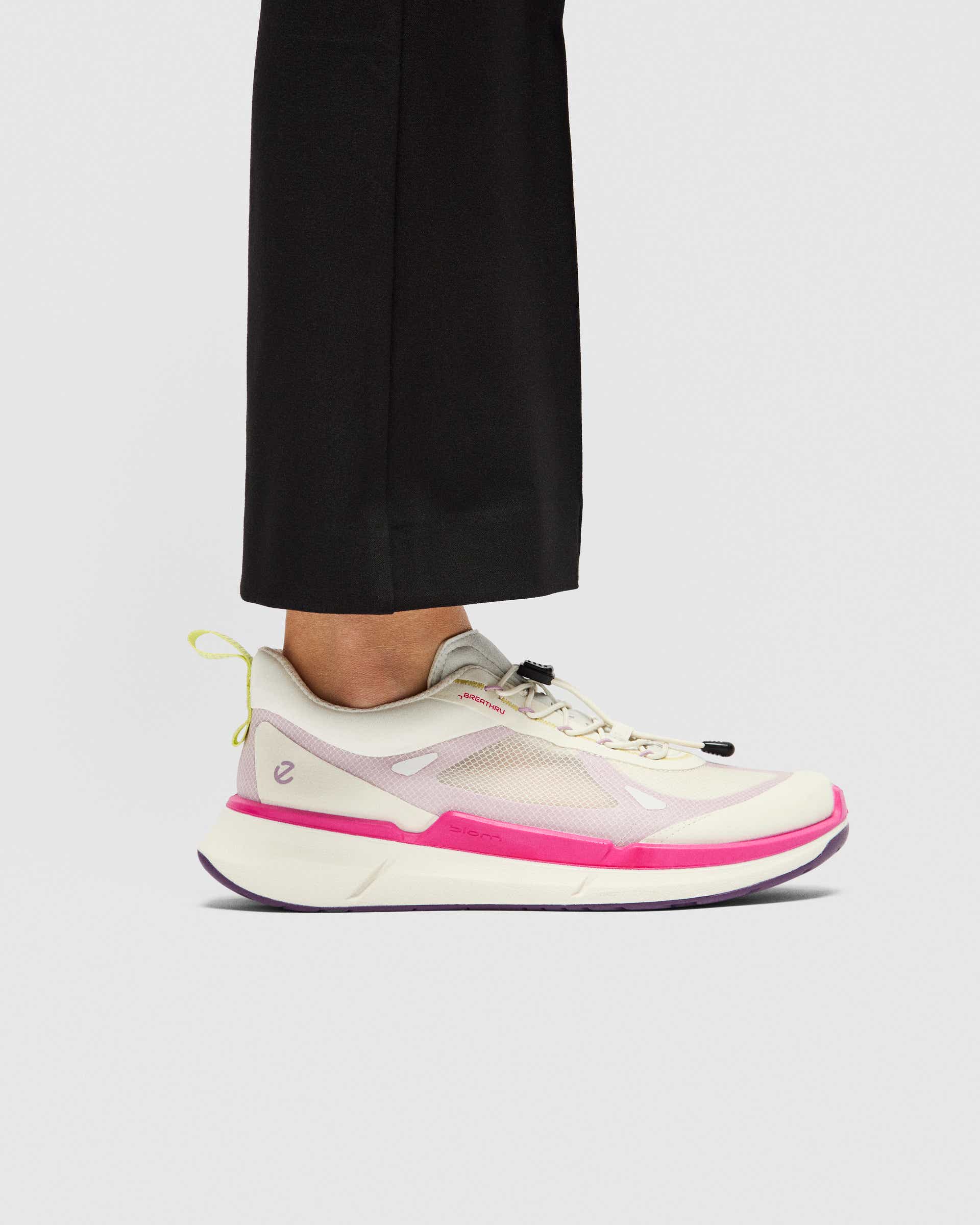 ECCO® BIOM 2.2 Damen Textilsneaker - Weiß - Lifestyle image-1