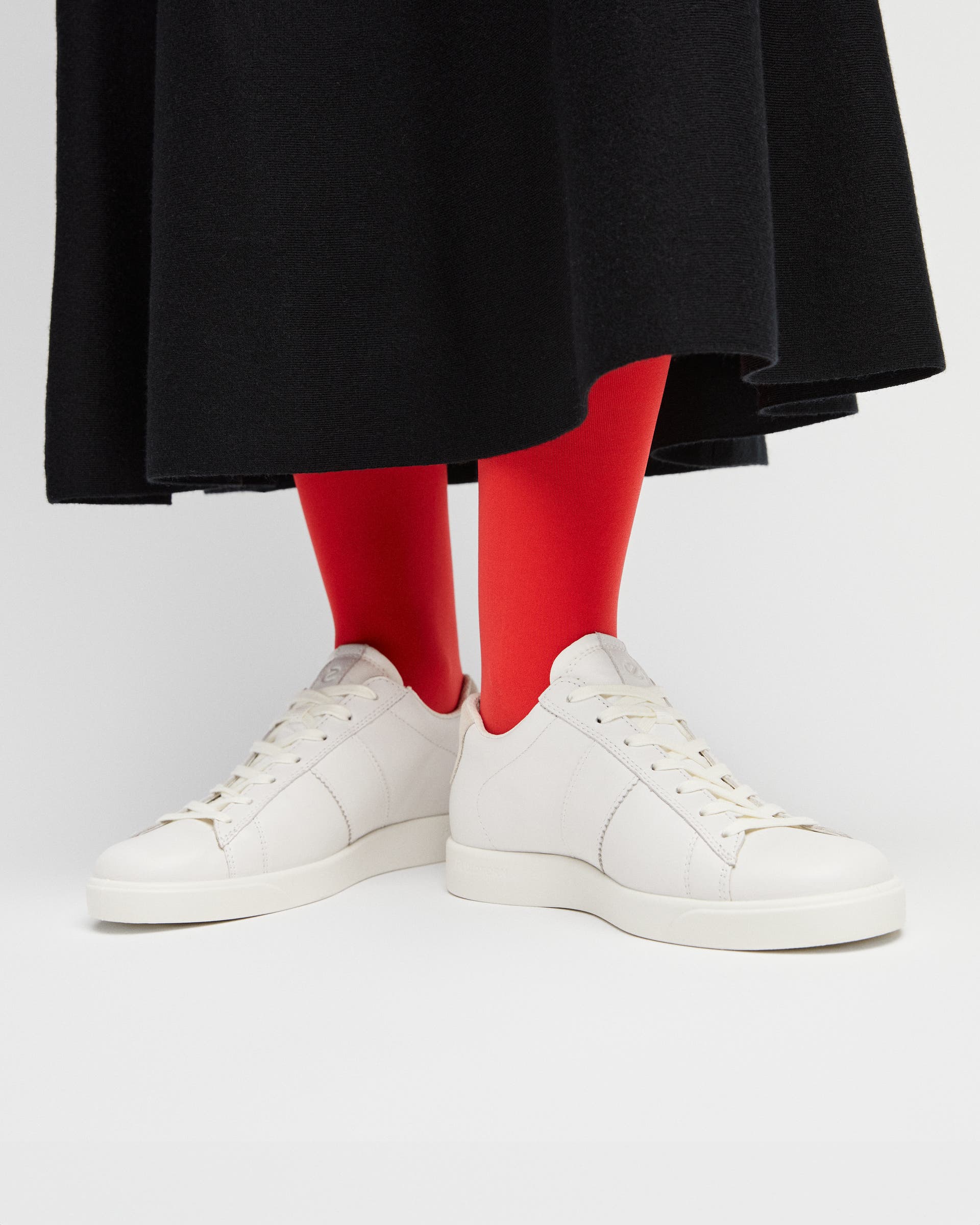 Dámske kožené tenisky ECCO® Street Lite - Biela - Lifestyle image-1