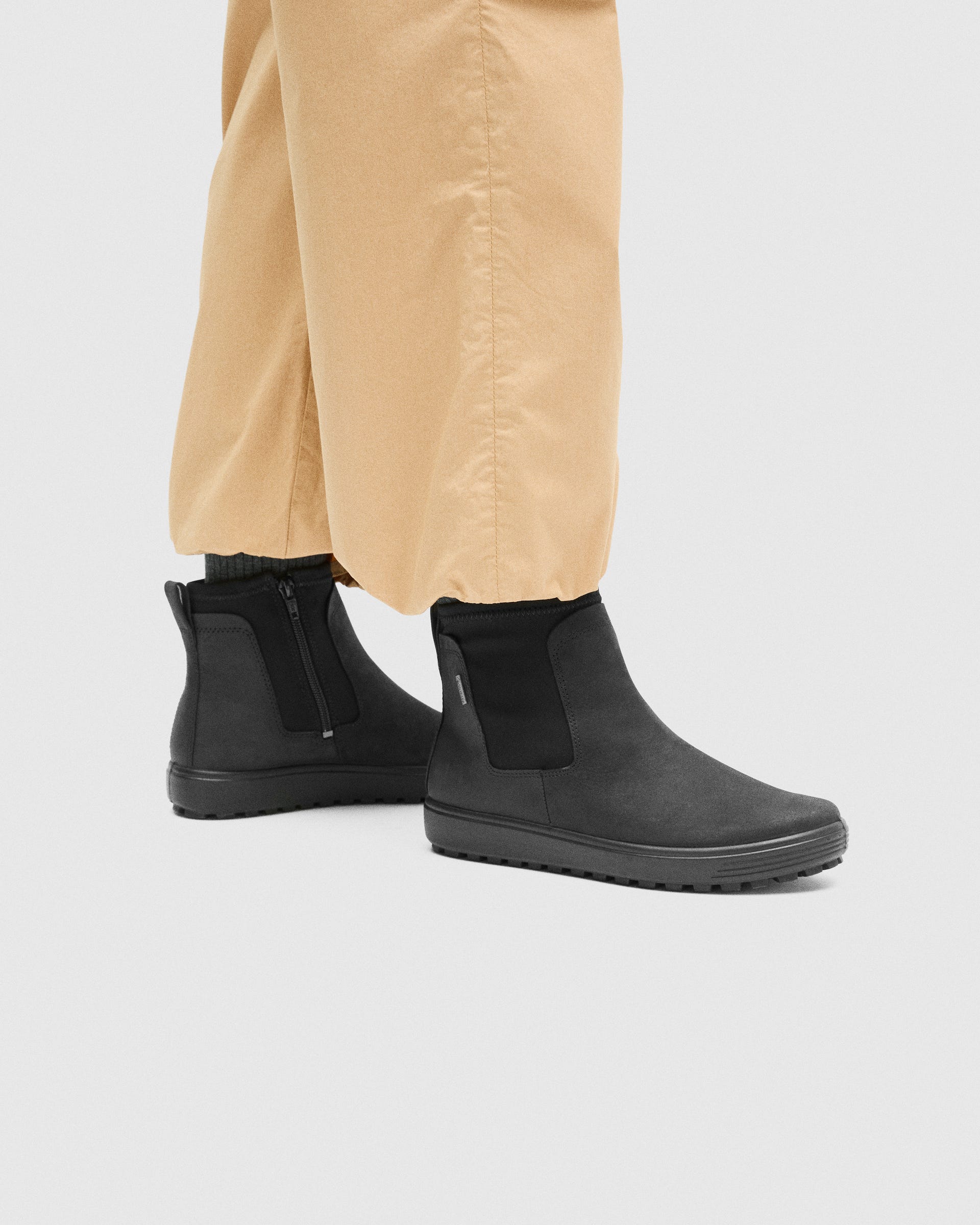 ECCO® Soft 7 Tred Dames Chelsea boot met Gore-Tex - Zwart - Lifestyle image-1