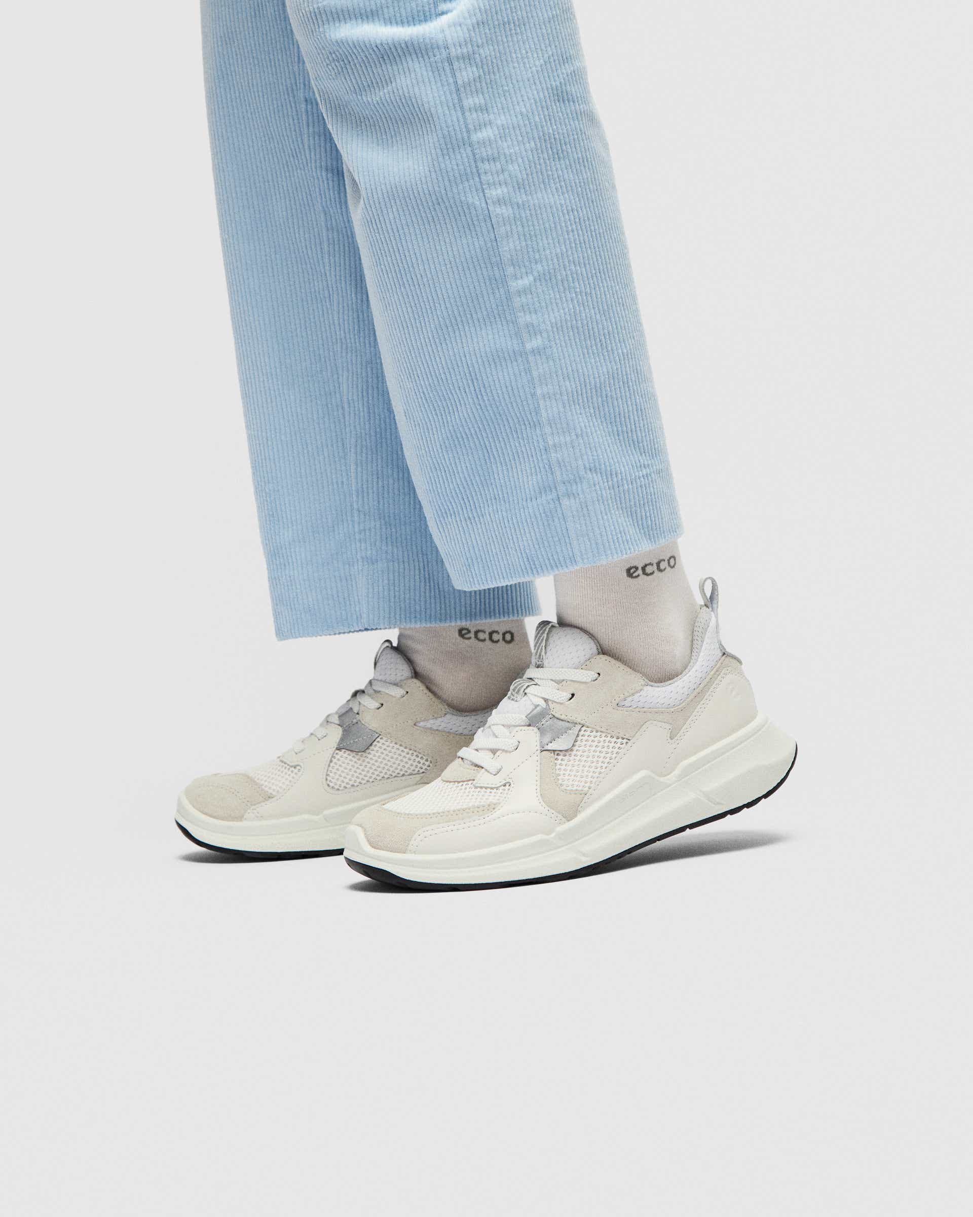 ECCO® Retro Sneaker baskets en cuir pour femme - Blanc - Lifestyle image-1