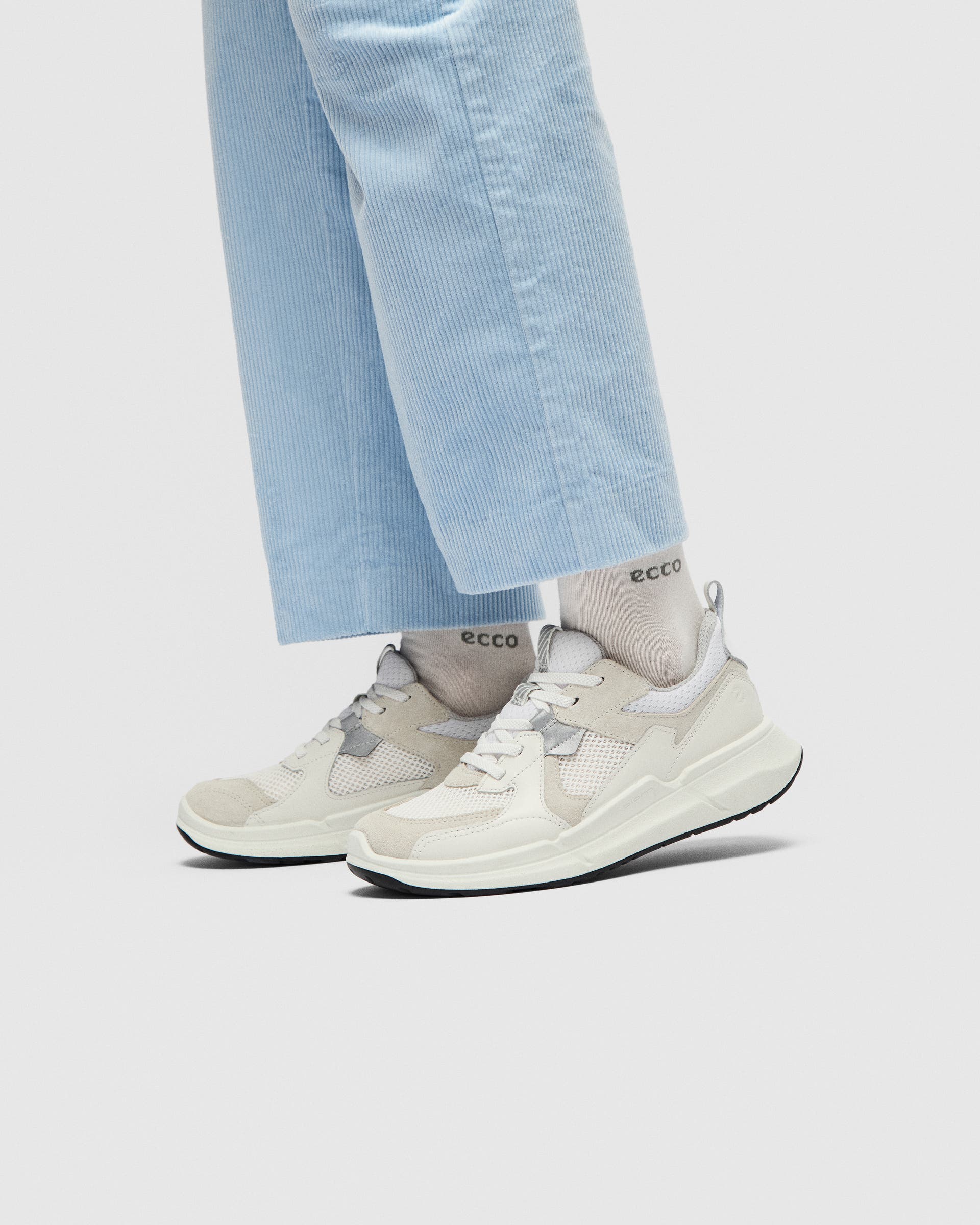 ECCO® Retro Sneaker baskets en cuir pour femme - Blanc - Lifestyle image-1
