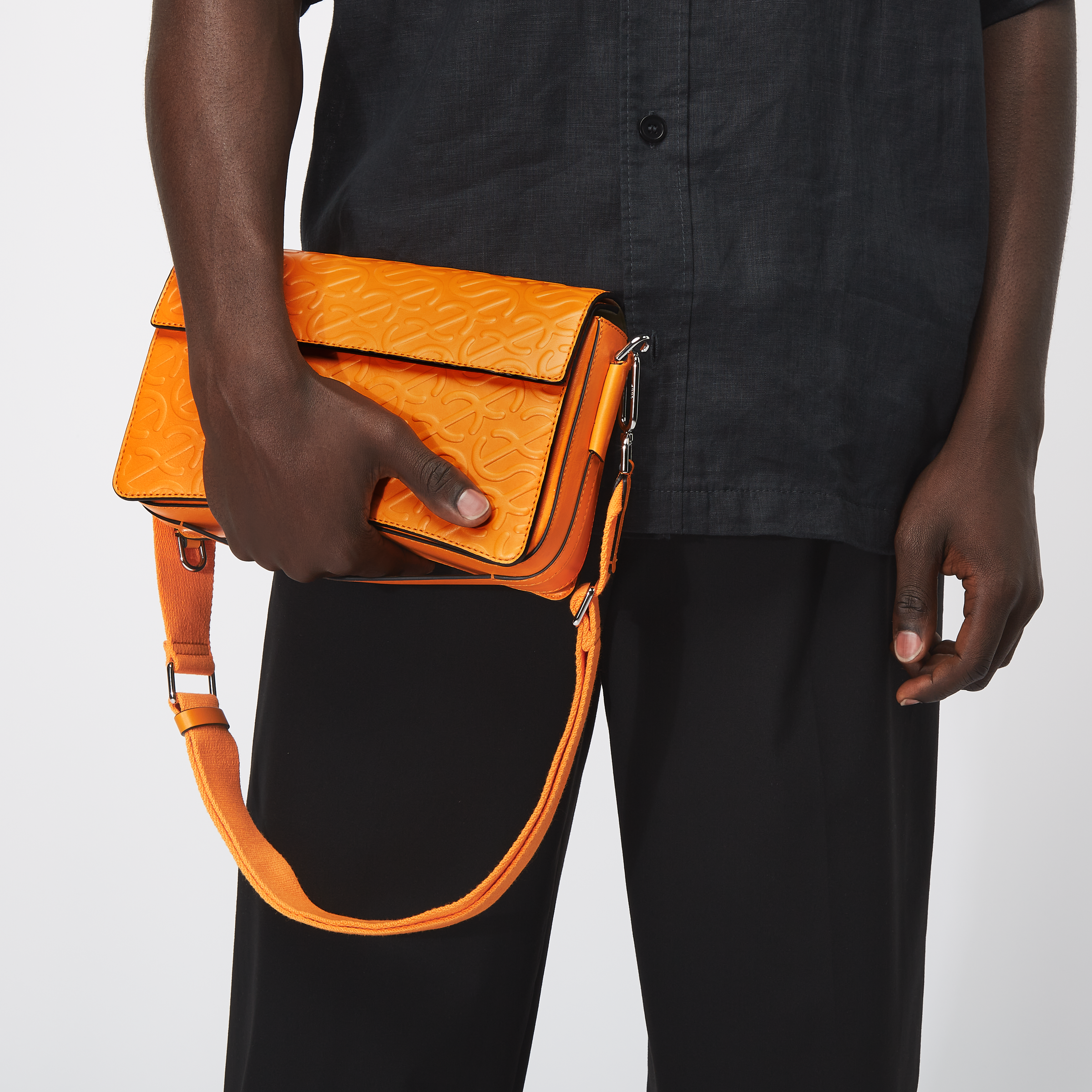 ECCO Wave Pinch Full Size レザーピンチクロスボディバッグ | オレンジ