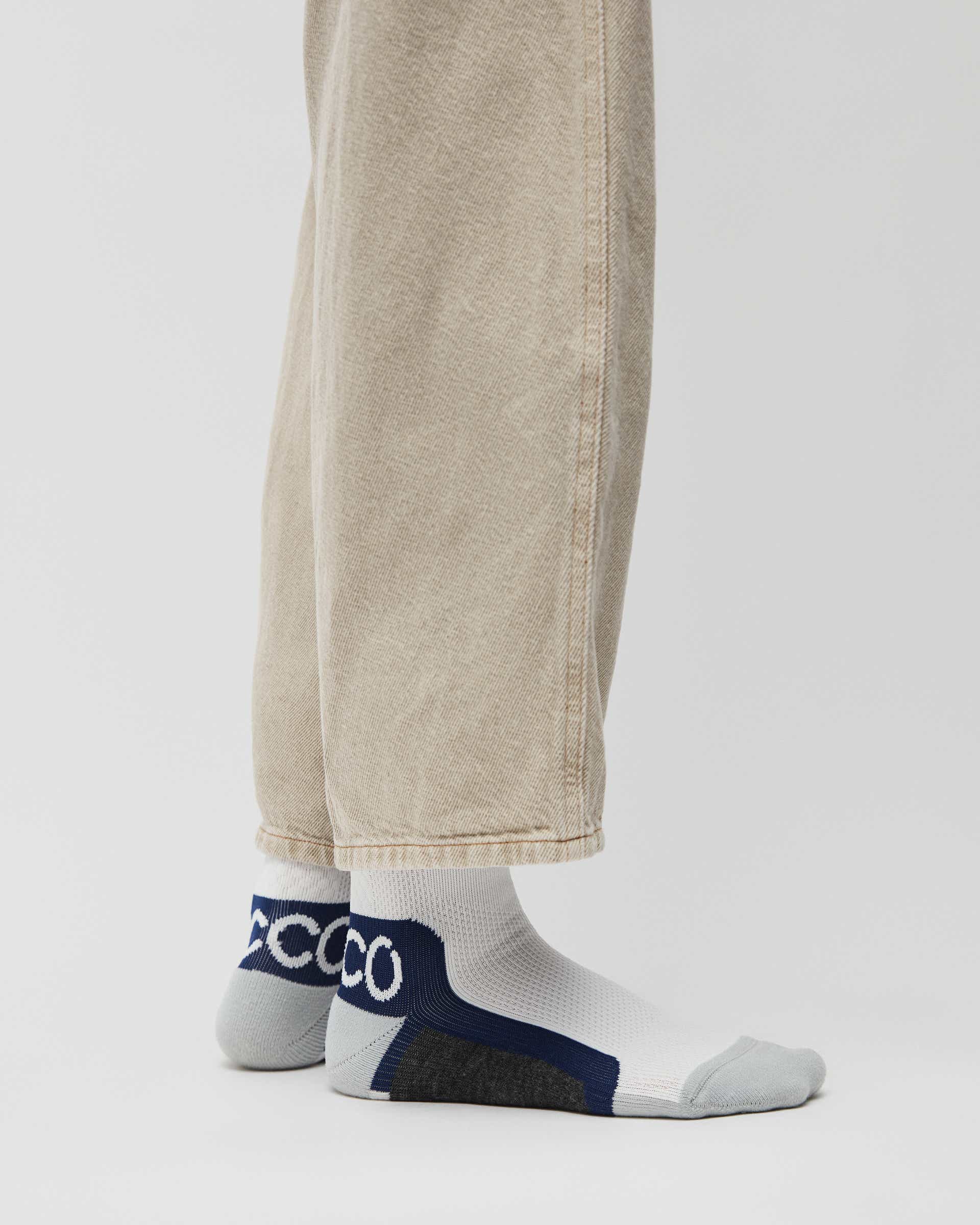 ECCO Biom ユニセックス ファンクショナルミッドカットソックス - ホワイト - Lifestyle image-1