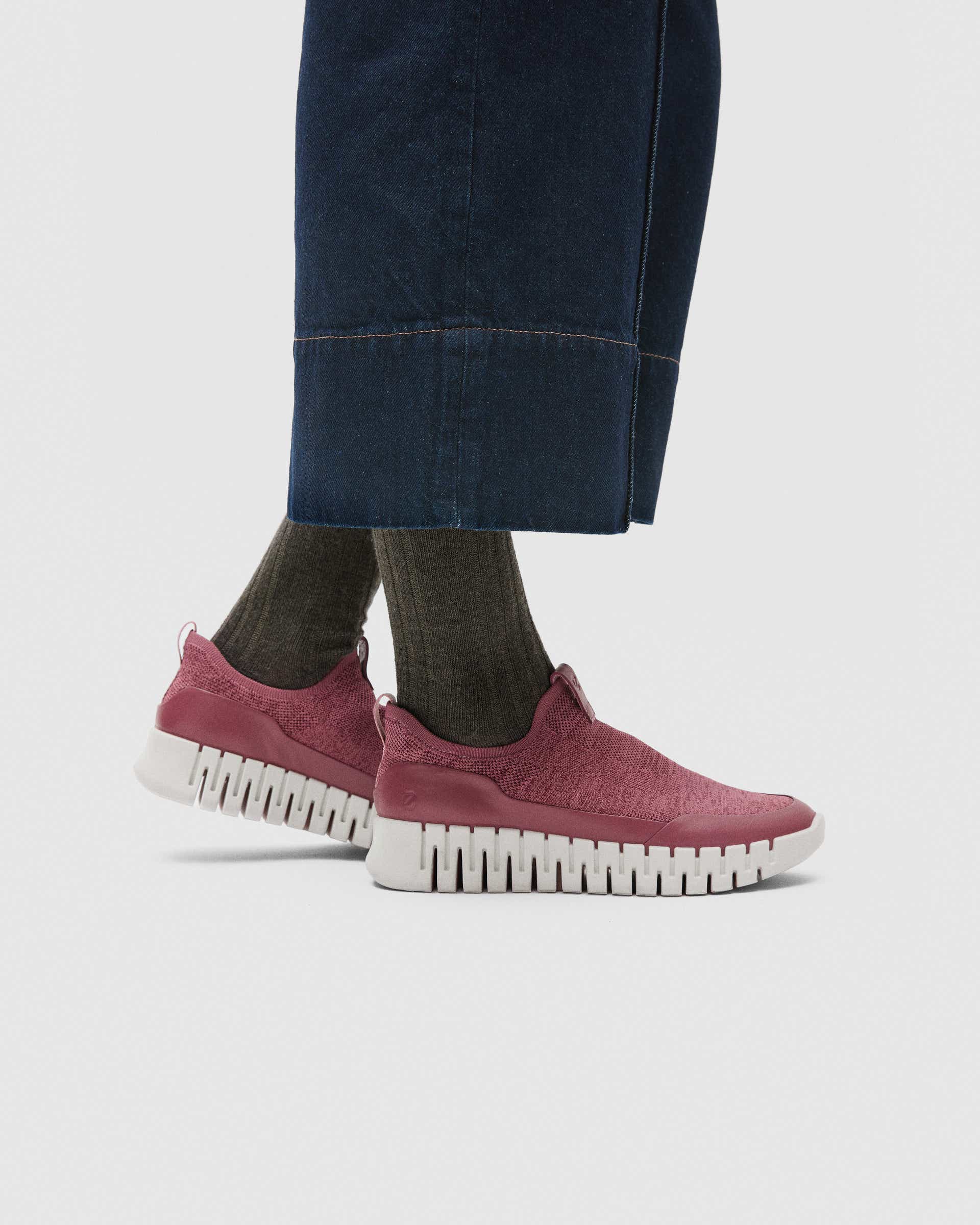 ECCO® GRUUV Damen Textilsneaker - Rosa - Lifestyle image-1