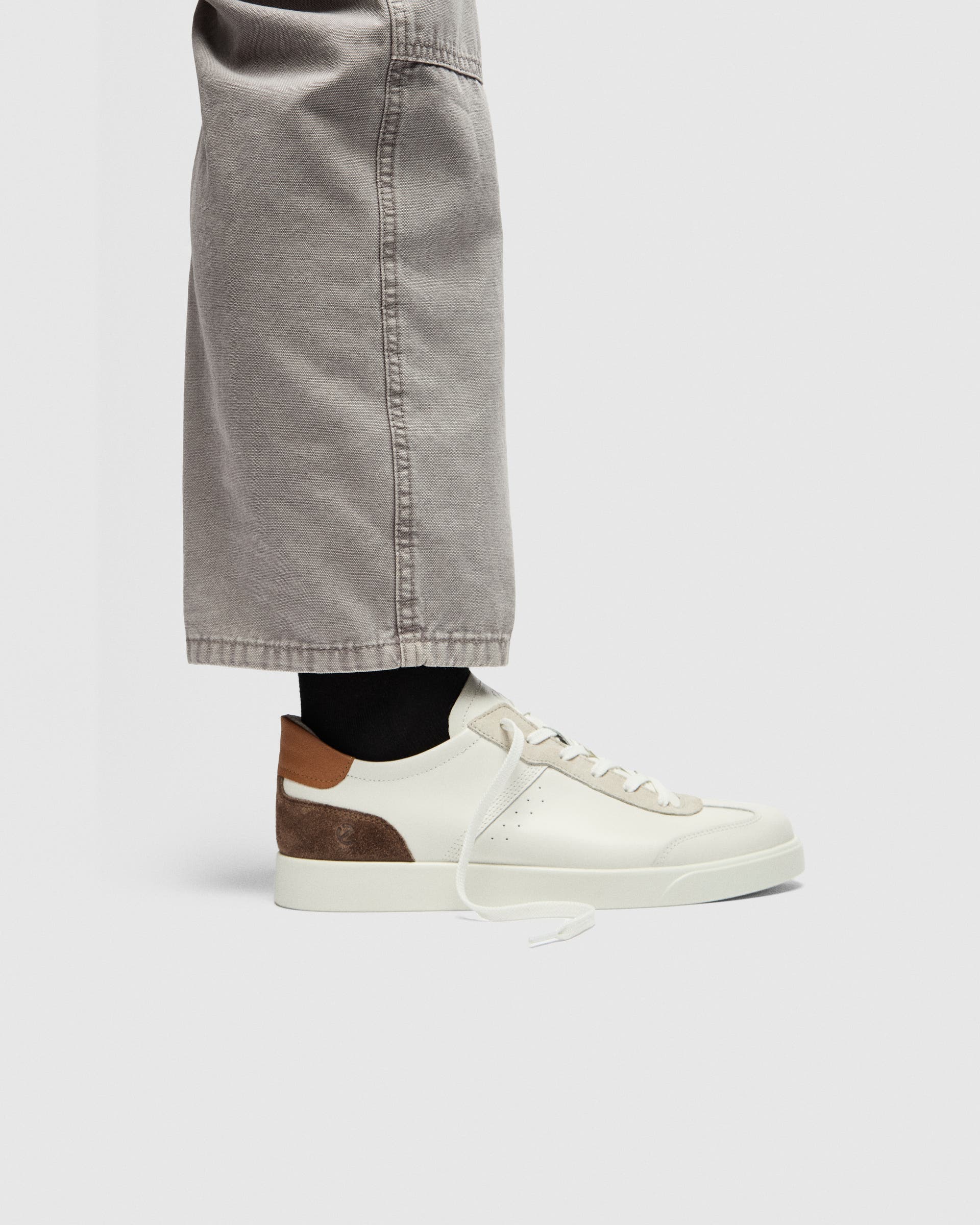 ECCO® Street Lite Herren Ledersneaker - Weiß - Lifestyle image-1