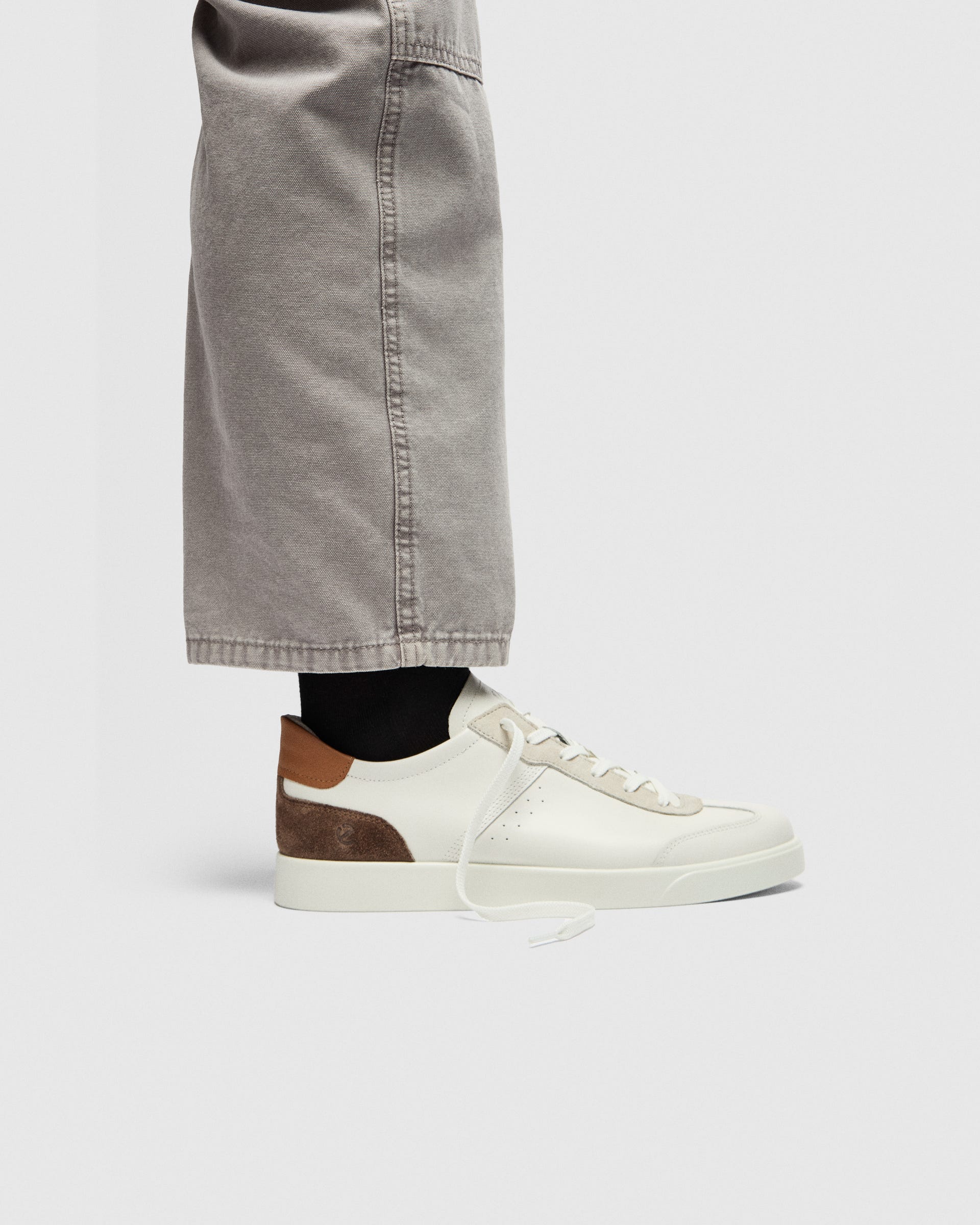 ECCO® Street Lite Herren Ledersneaker - Weiß - Lifestyle image-1