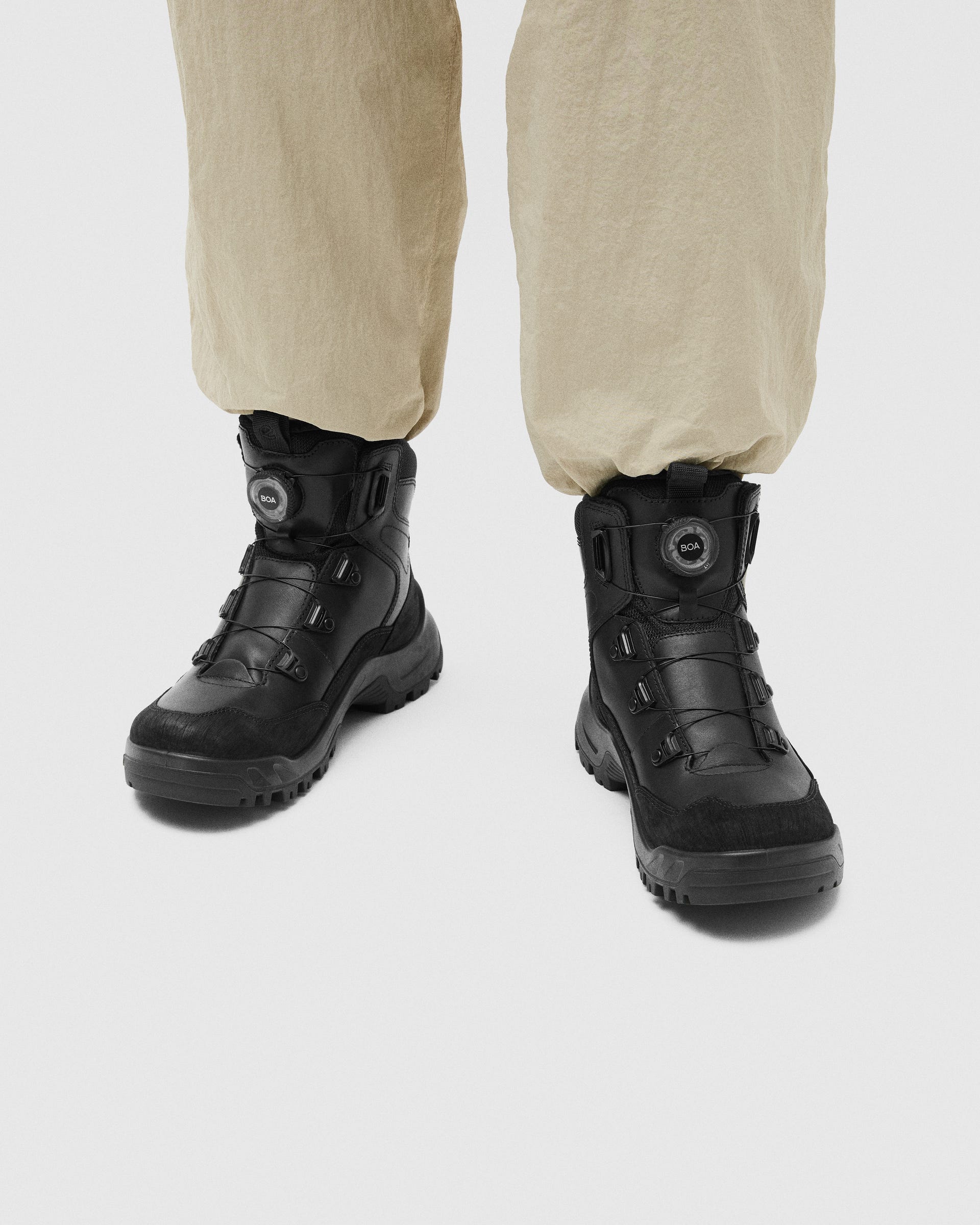 ECCO® OFFROAD Herren Wasserdichte Wanderschuh aus aus Leder - Schwarz - Lifestyle image-1