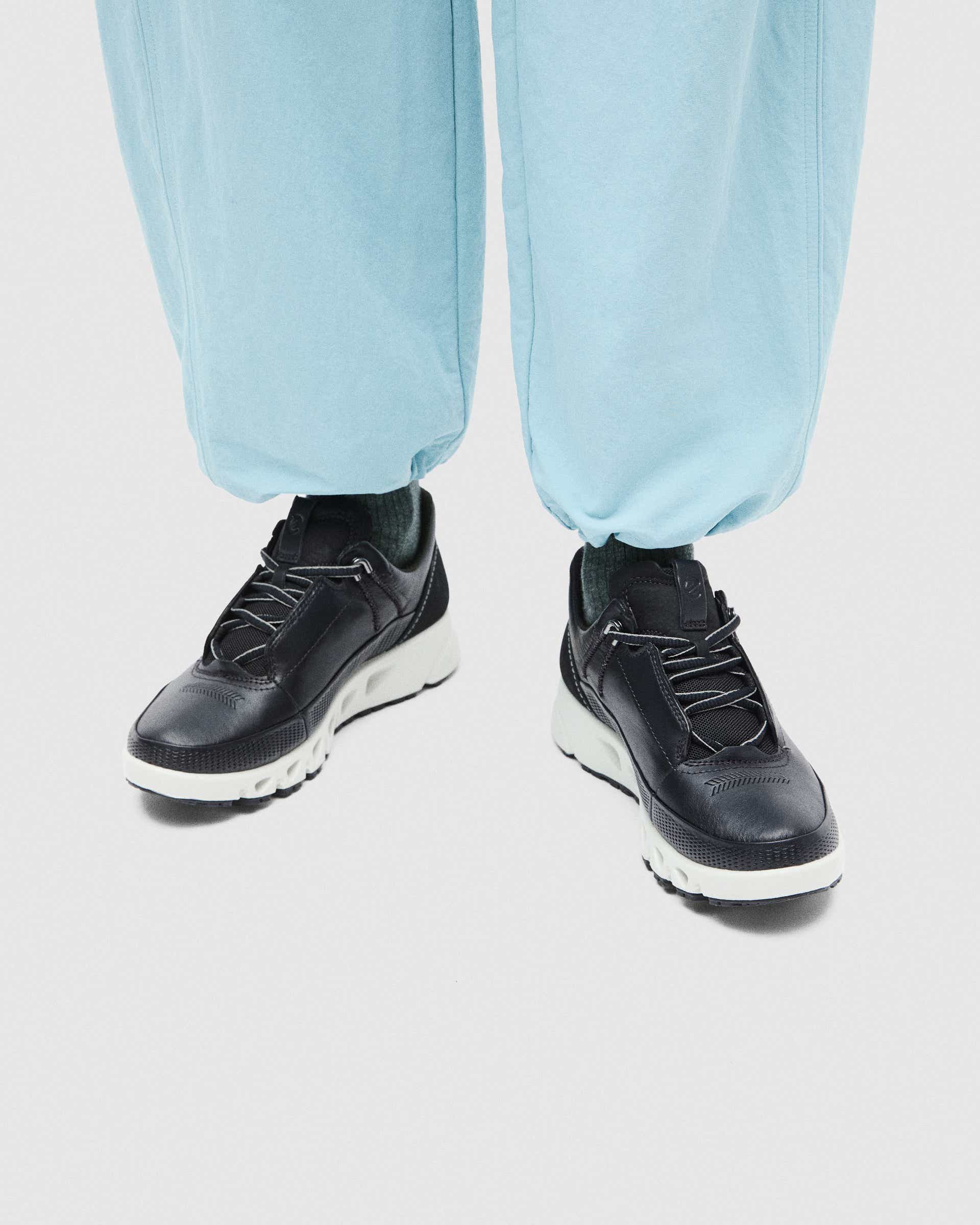 Women's ECCO® Multi-Vent Leather Gore-Tex Shoe - Black - Lifestyle image-1