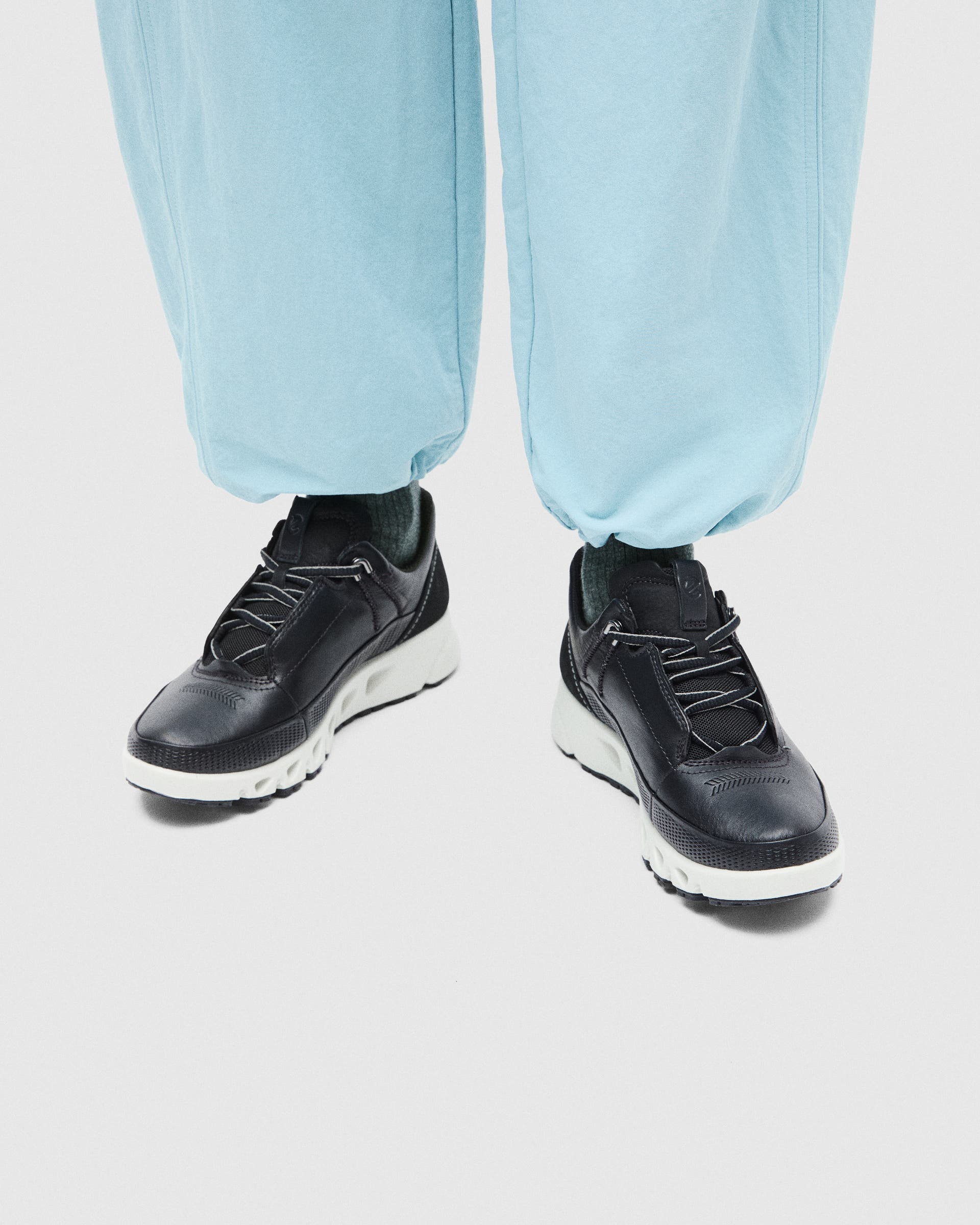 Women's ECCO® Multi-Vent Leather Gore-Tex Shoe - Black - Lifestyle image-1