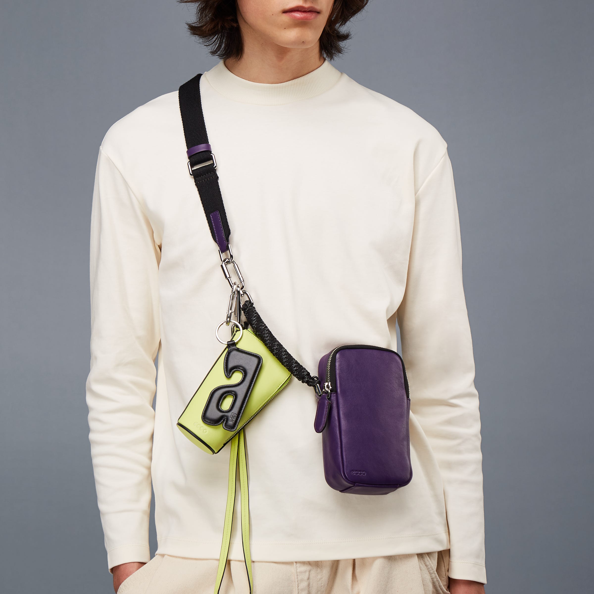 ECCO® E Padded 'A' Leather Charm - Black - Modelshot-1