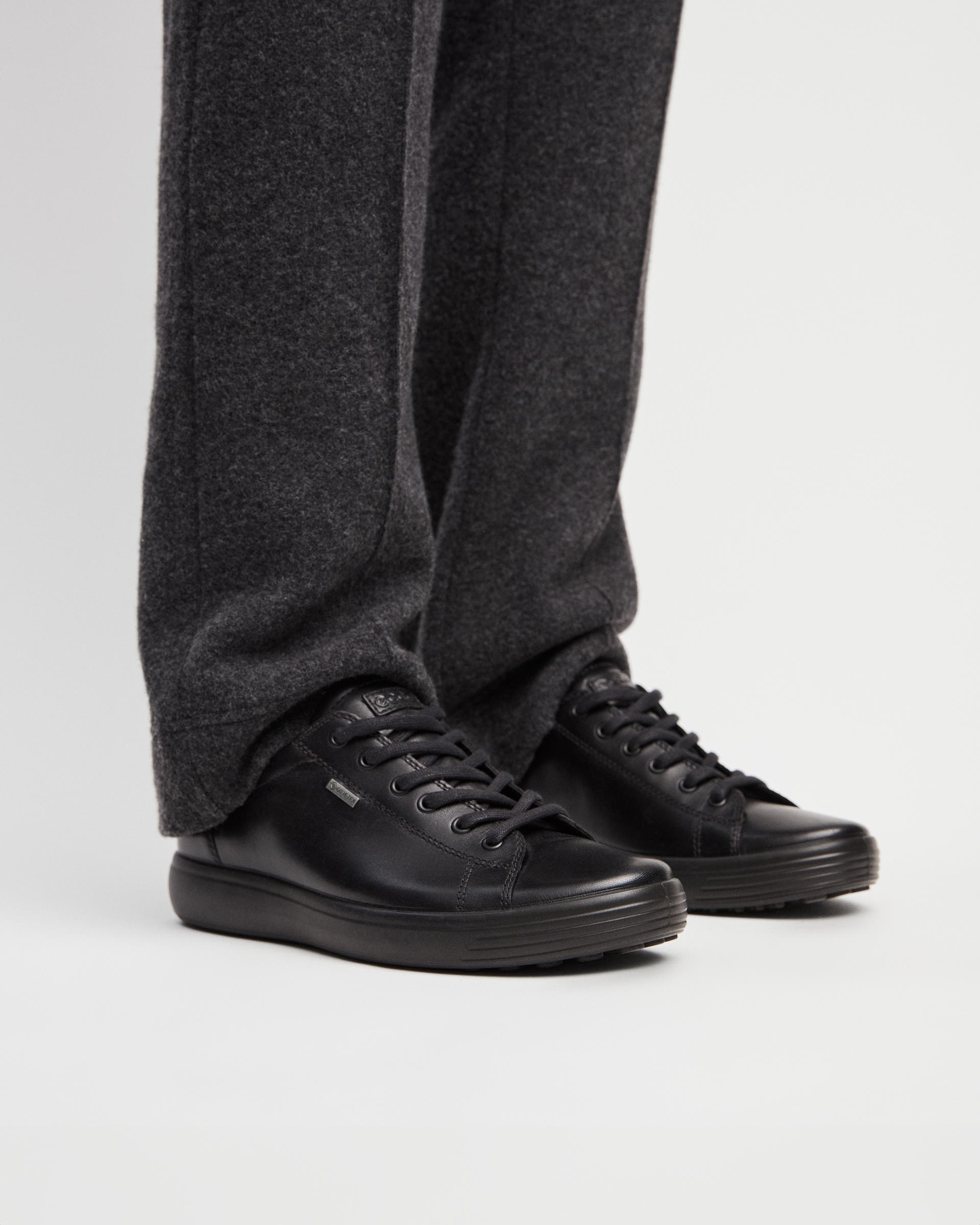 ECCO® Soft 7 baskets en cuir pour homme - Noir - Lifestyle image-1