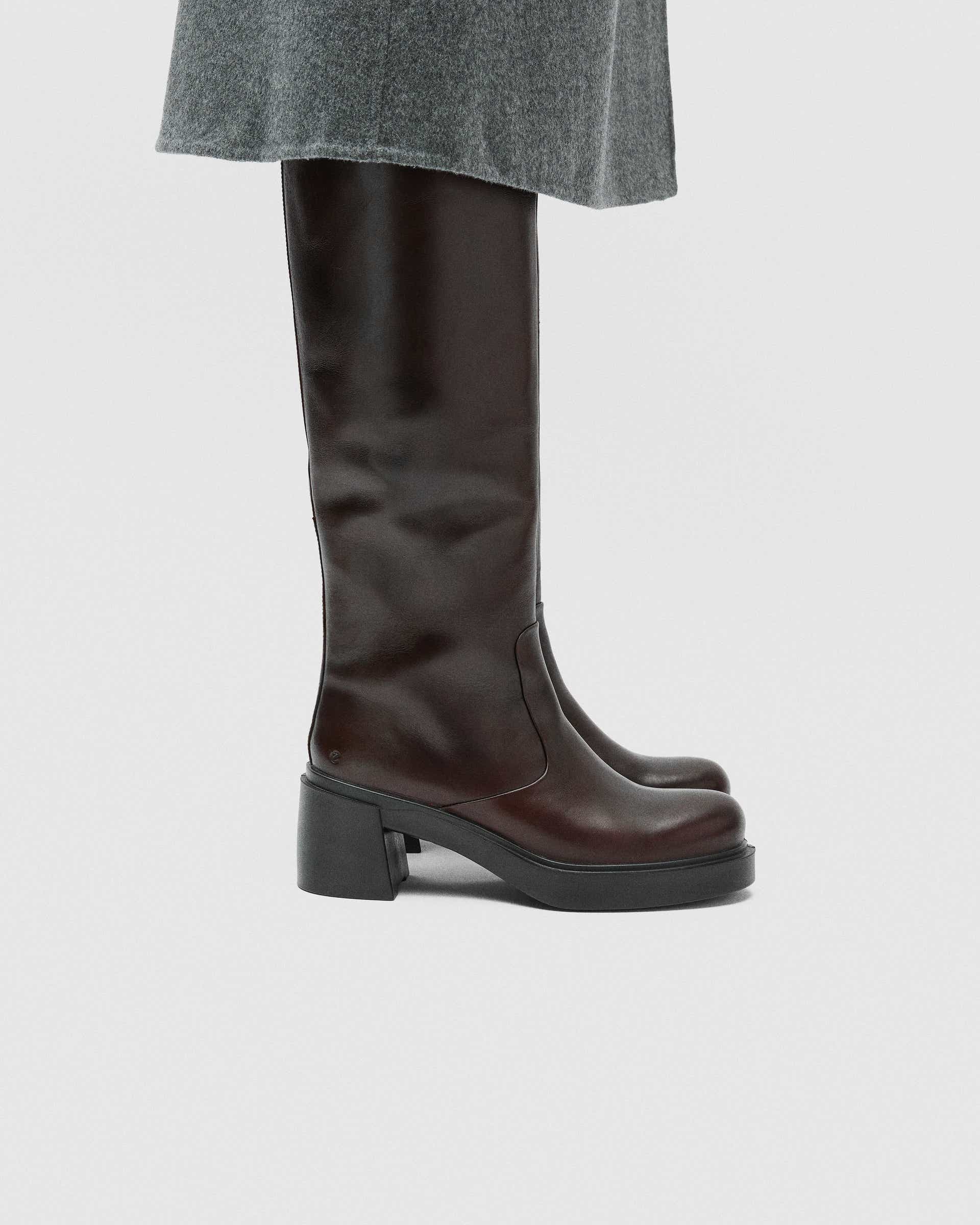ECCO® METROPOLE SEOUL 45 bottes hautes en cuir pour femme - Marron - Lifestyle image-1