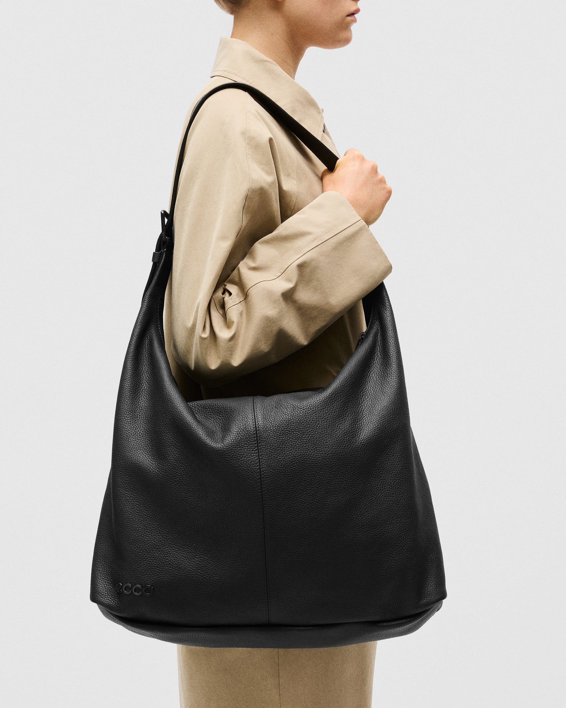 ECCO® Hobo bőr hobo táska - Fekete - Lifestyle image-1