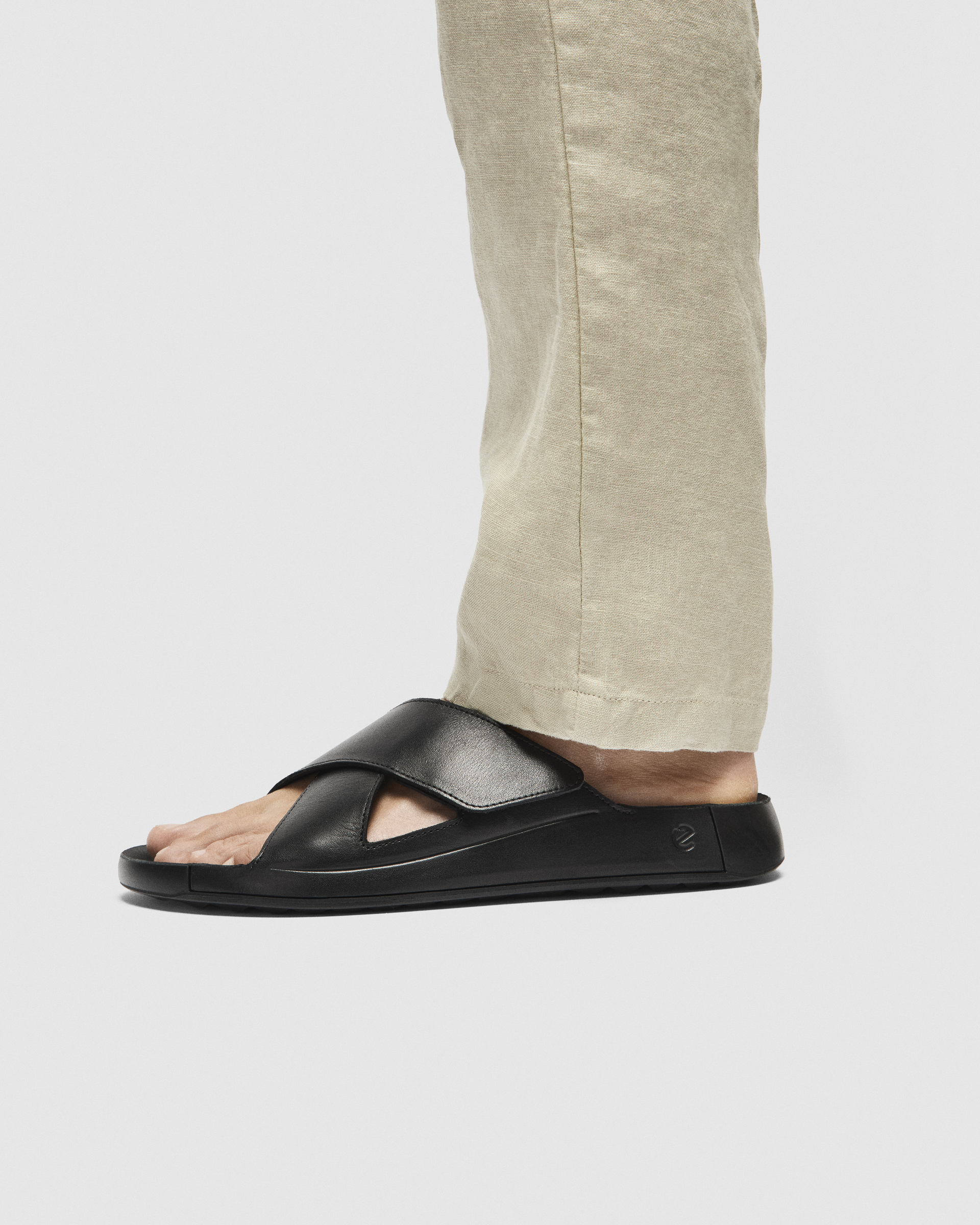 ECCO 本革 メンズサンダル ブラック ECCO Cozmo Sandal メンズ レザー2ストラップサンダル | ブラック