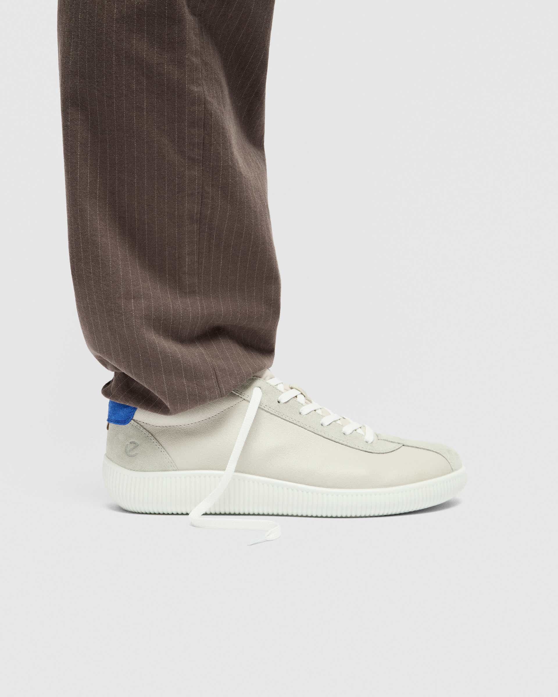 ECCO® Soft Zero Herren Ledersneaker - Grau - Lifestyle image-1