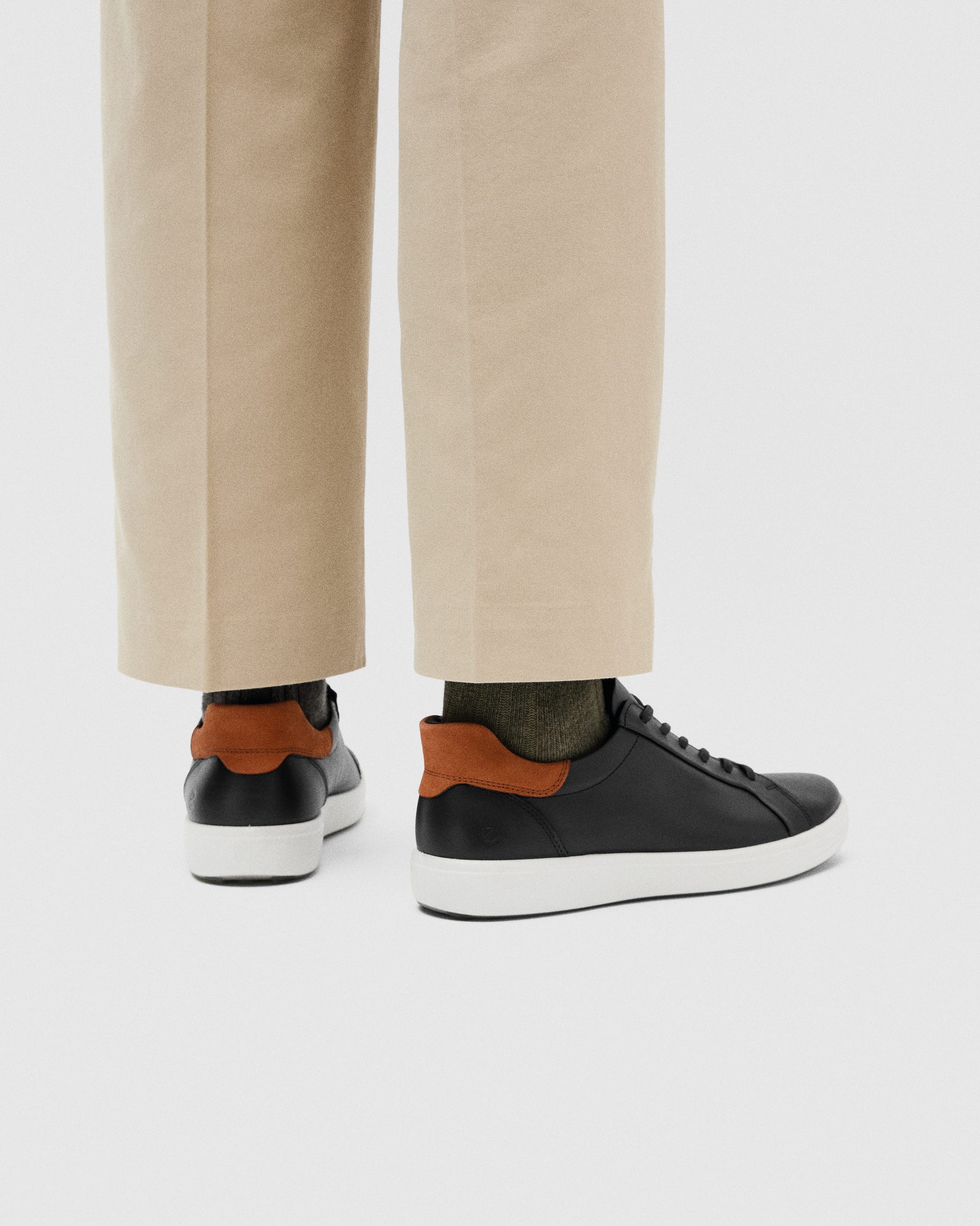 ECCO® Soft 7 odiniai sportbačiai vyrams - Juoda - Lifestyle image-1