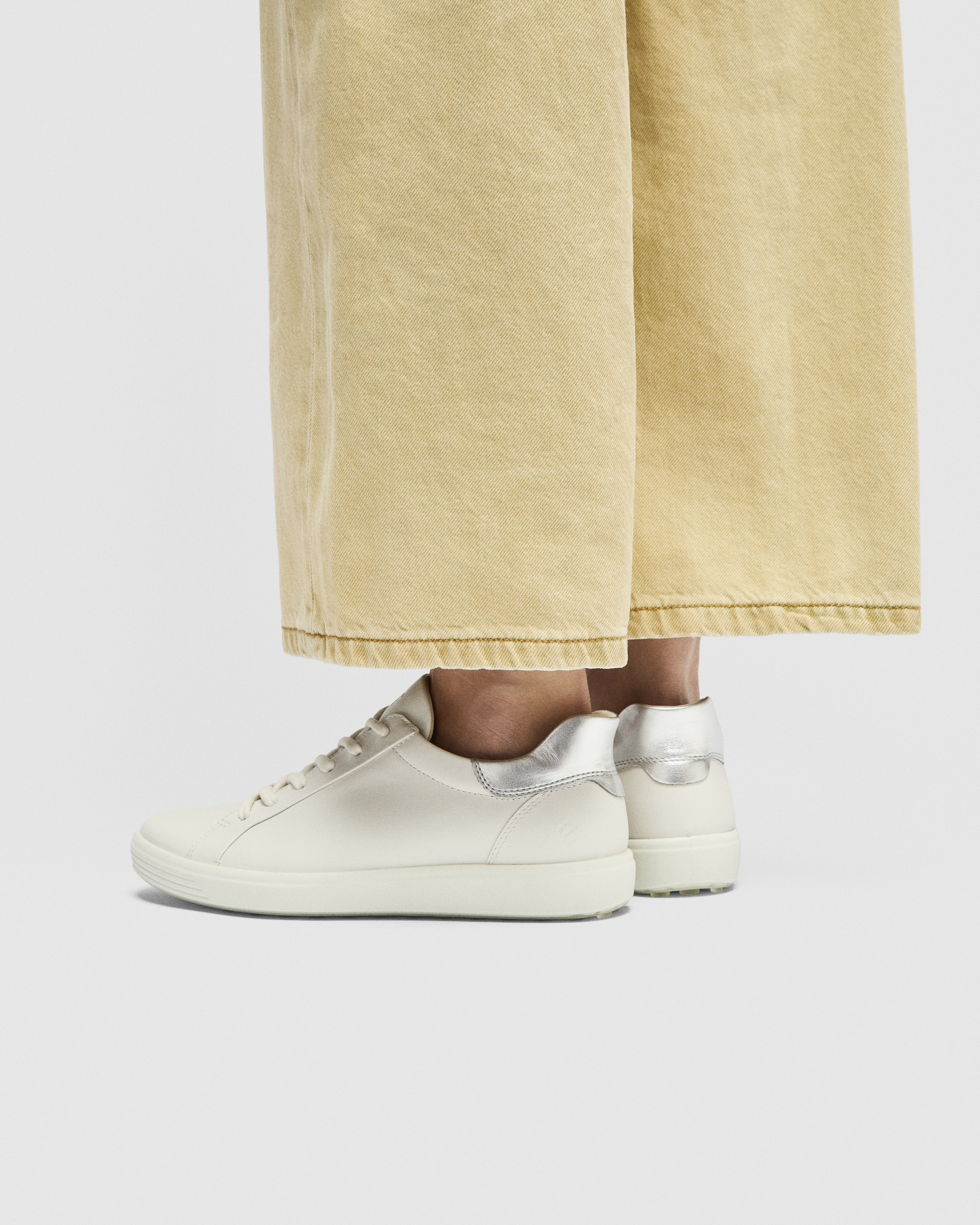 ECCO® Soft 7 Damen Ledersneaker - Weiß - Lifestyle image-1