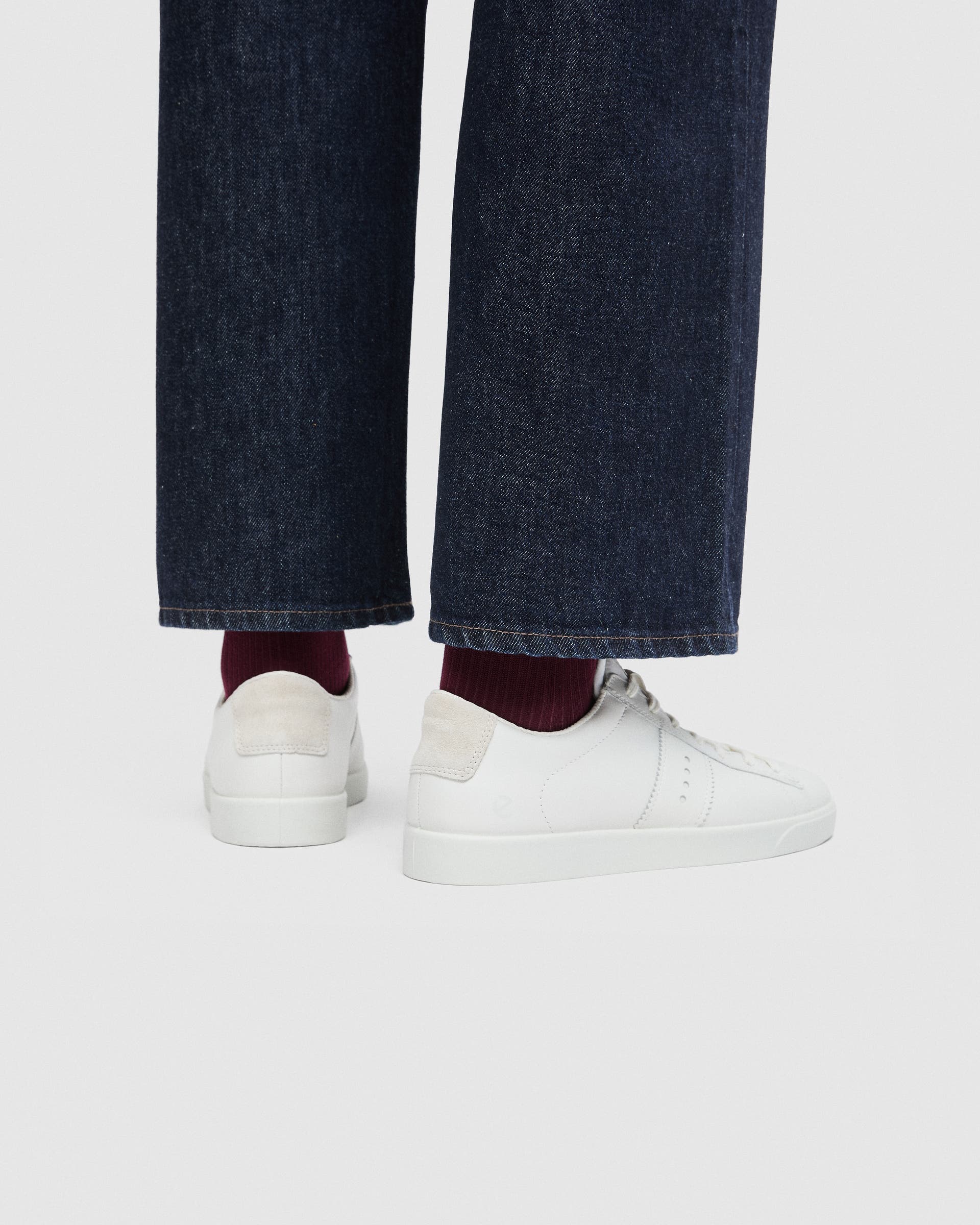 Dámské kožené tenisky ECCO® Street Lite - Bílá - Lifestyle image-1