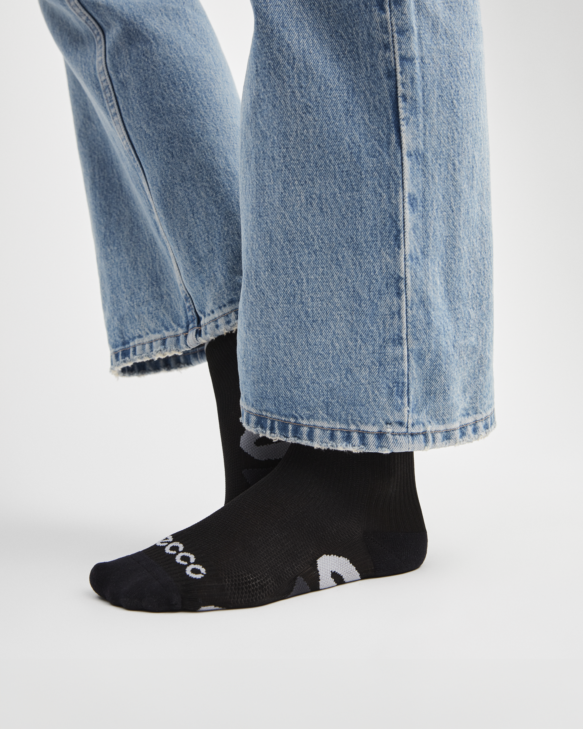 ECCO Tech Tour Lite Mid-Cut — Black