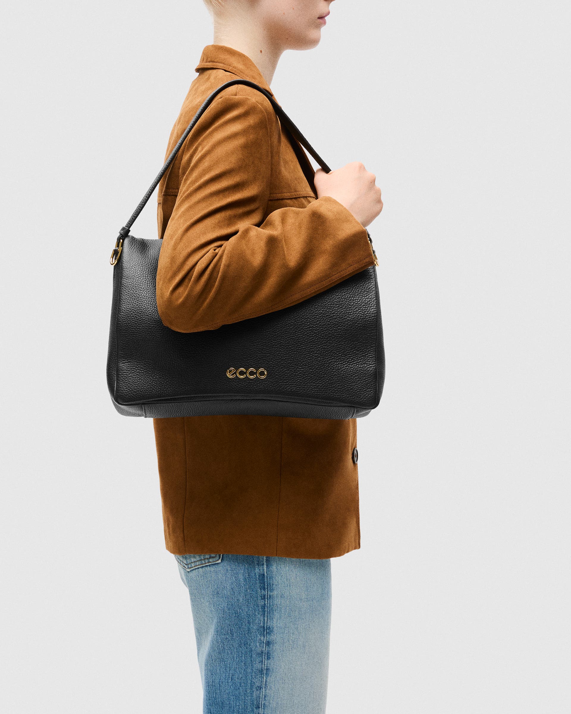 ECCO SOFT LARGE PINCH BAG - Black - Lifestyle image-1