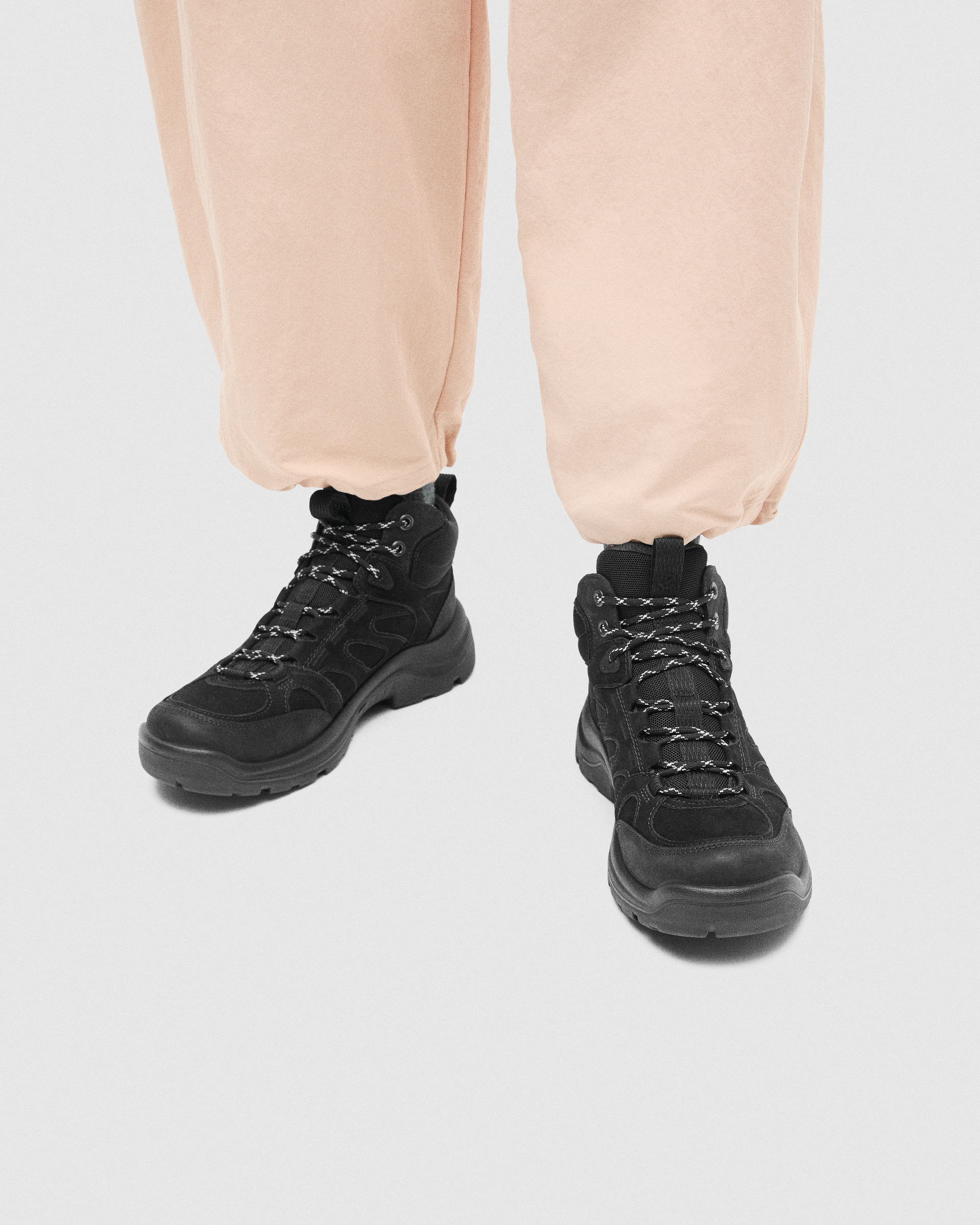 ECCO® Offroad női vízálló nubuk magasszárú bőr kirándulócipő - Fekete - Lifestyle image-1