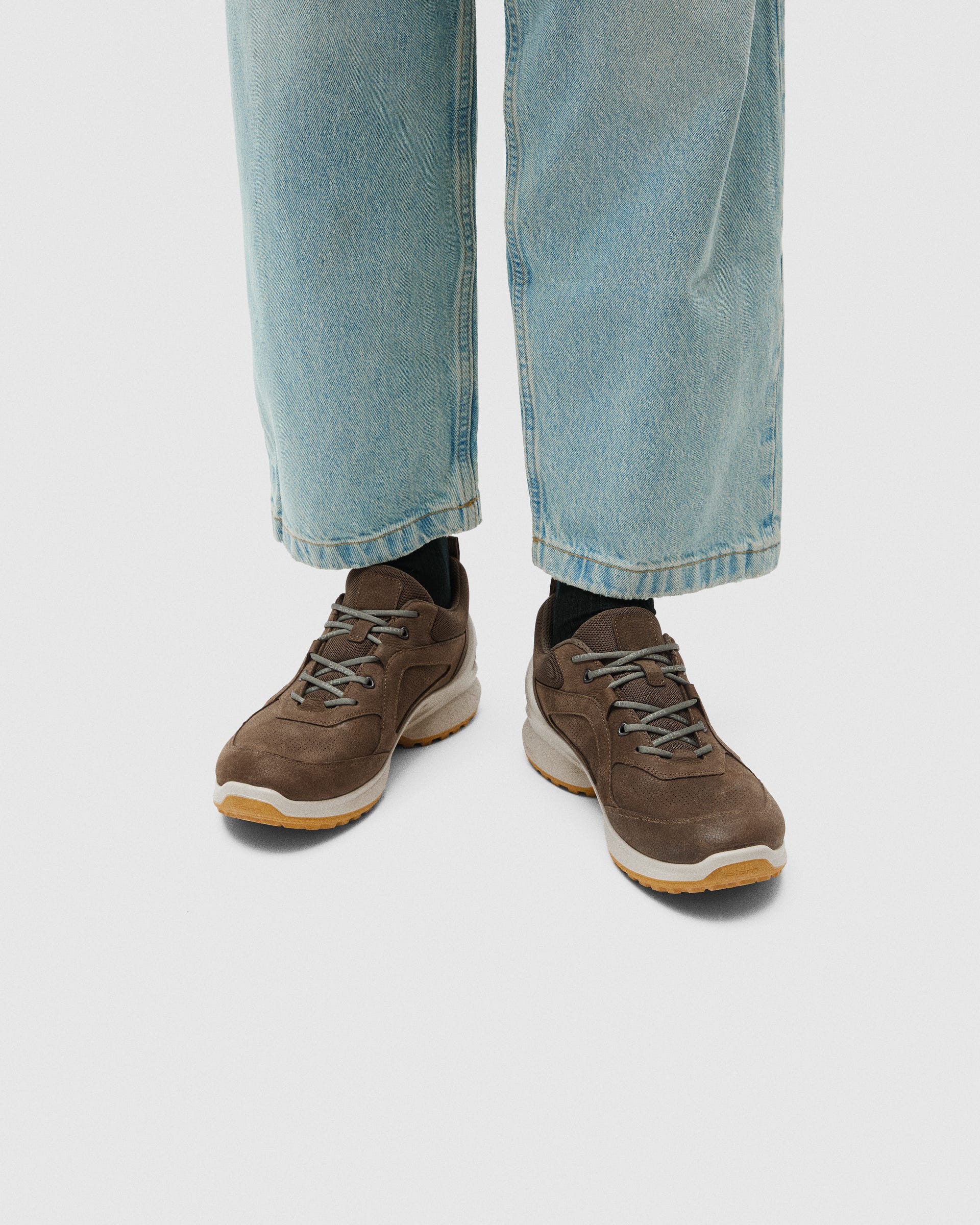 ECCO® BIOM ENERGI Nubucksneaker herr - Grå - Lifestyle image-1