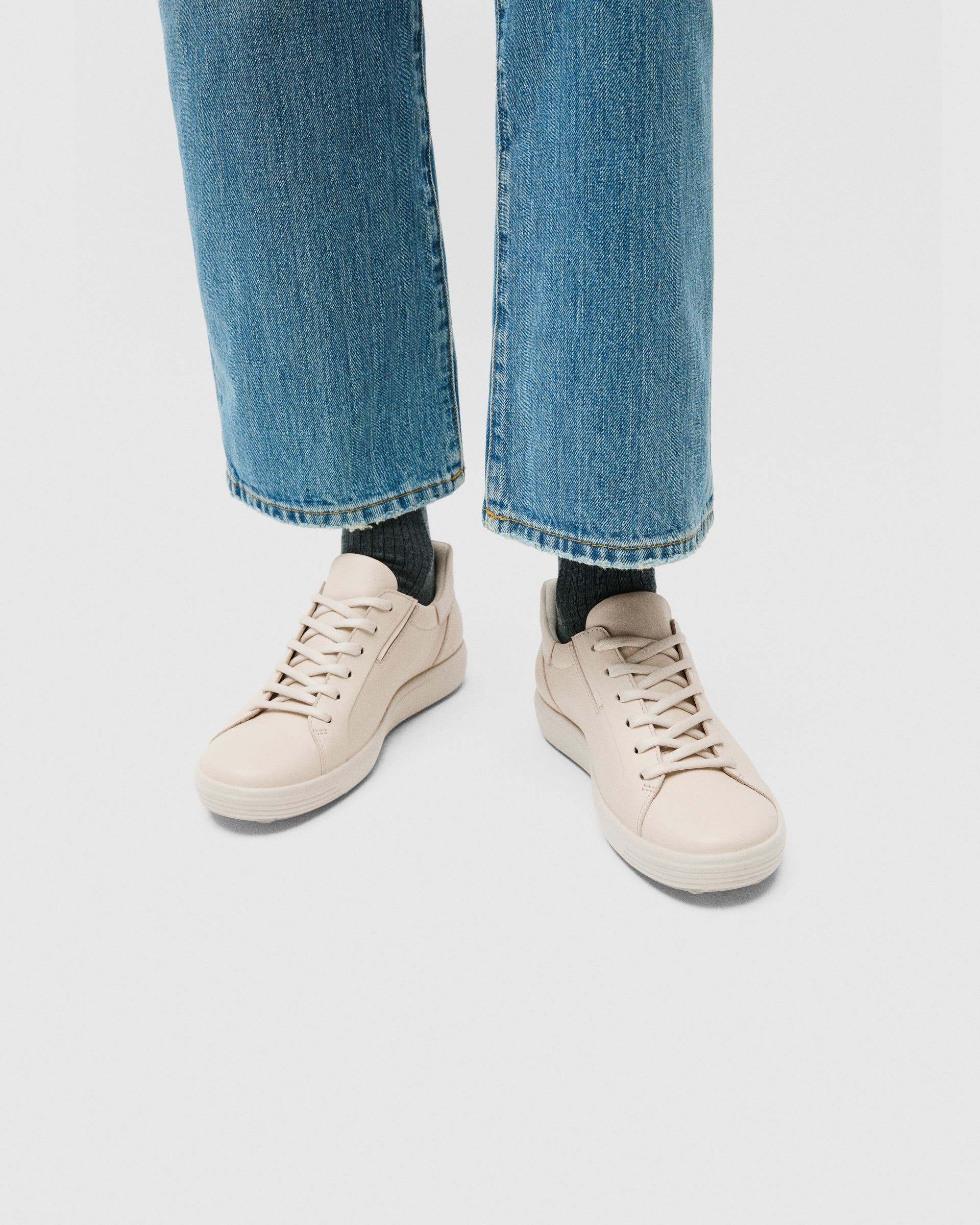 ECCO® SOFT 7 dames leren sneaker - Beige - Lifestyle image-1