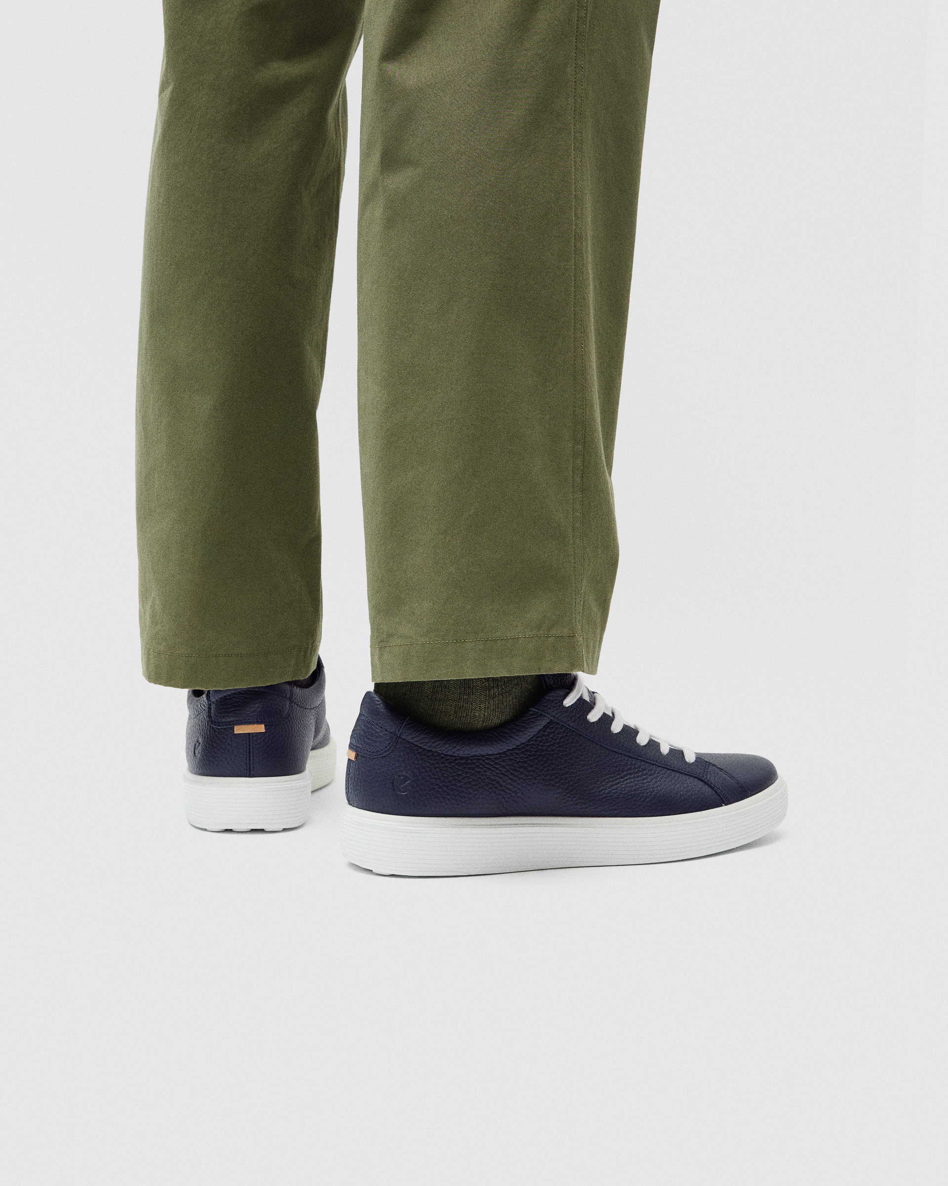 ECCO® Soft 60 baskets en cuir pour homme - Bleu - Lifestyle image-1