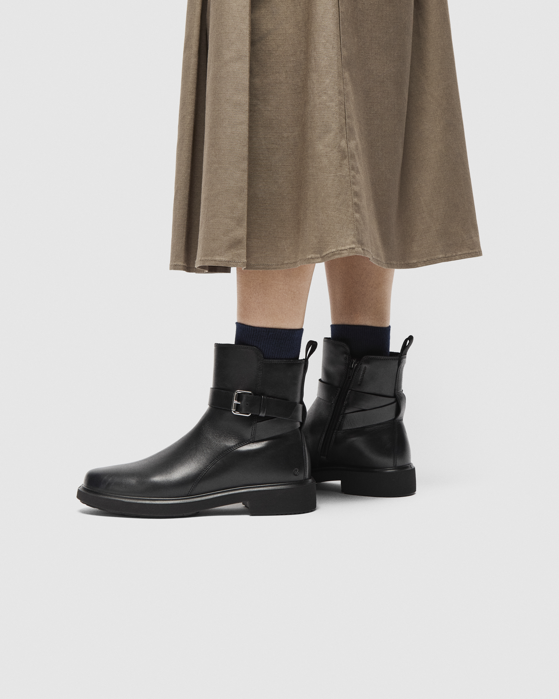 ECCO Metropole Amsterdam ウィメンズ レザーウォータープルーフブーツ - ブラック - Lifestyle image-1