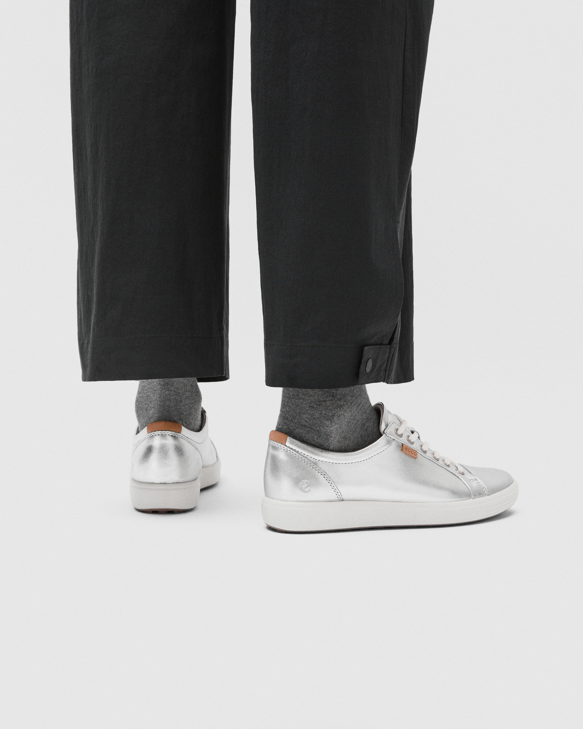 Zapatillas de piel ECCO® Soft 7 para mujer - Plateado - Lifestyle image-1