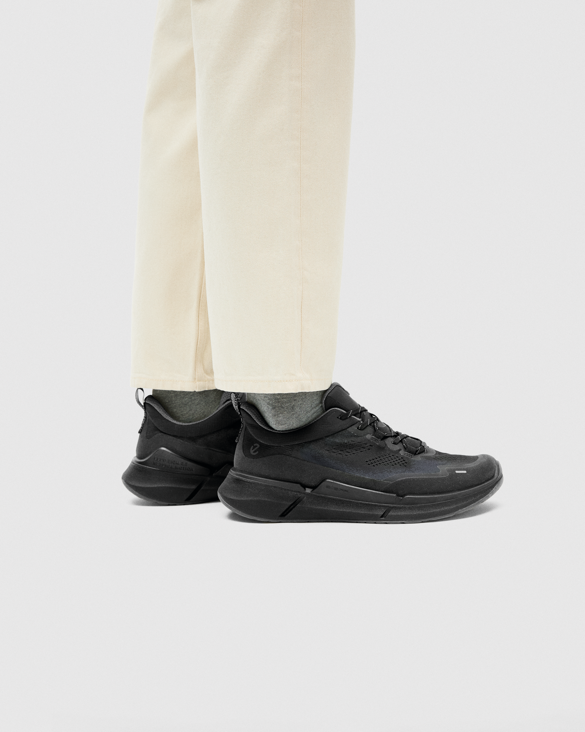 ECCO BIOM 2.2 MEN メンズ レザースニーカー | ブラック