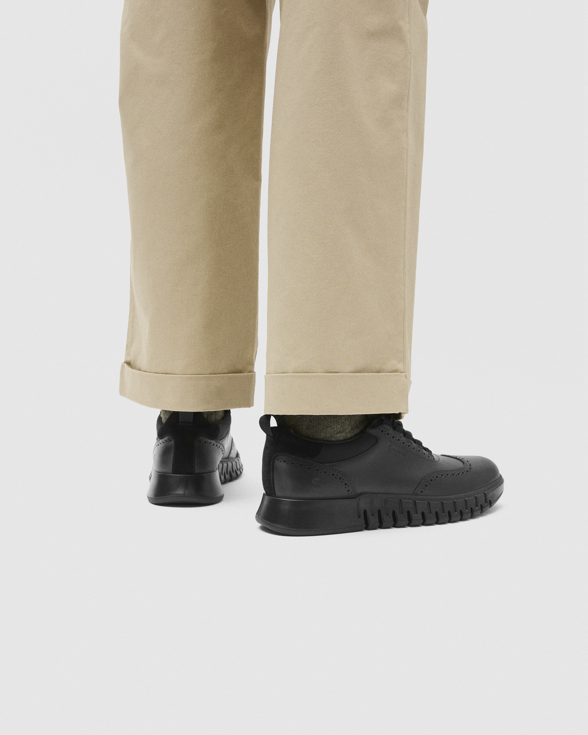 ECCO GRUUV STUDIO GTX MEN メンズ レザースニーカー | ブラック