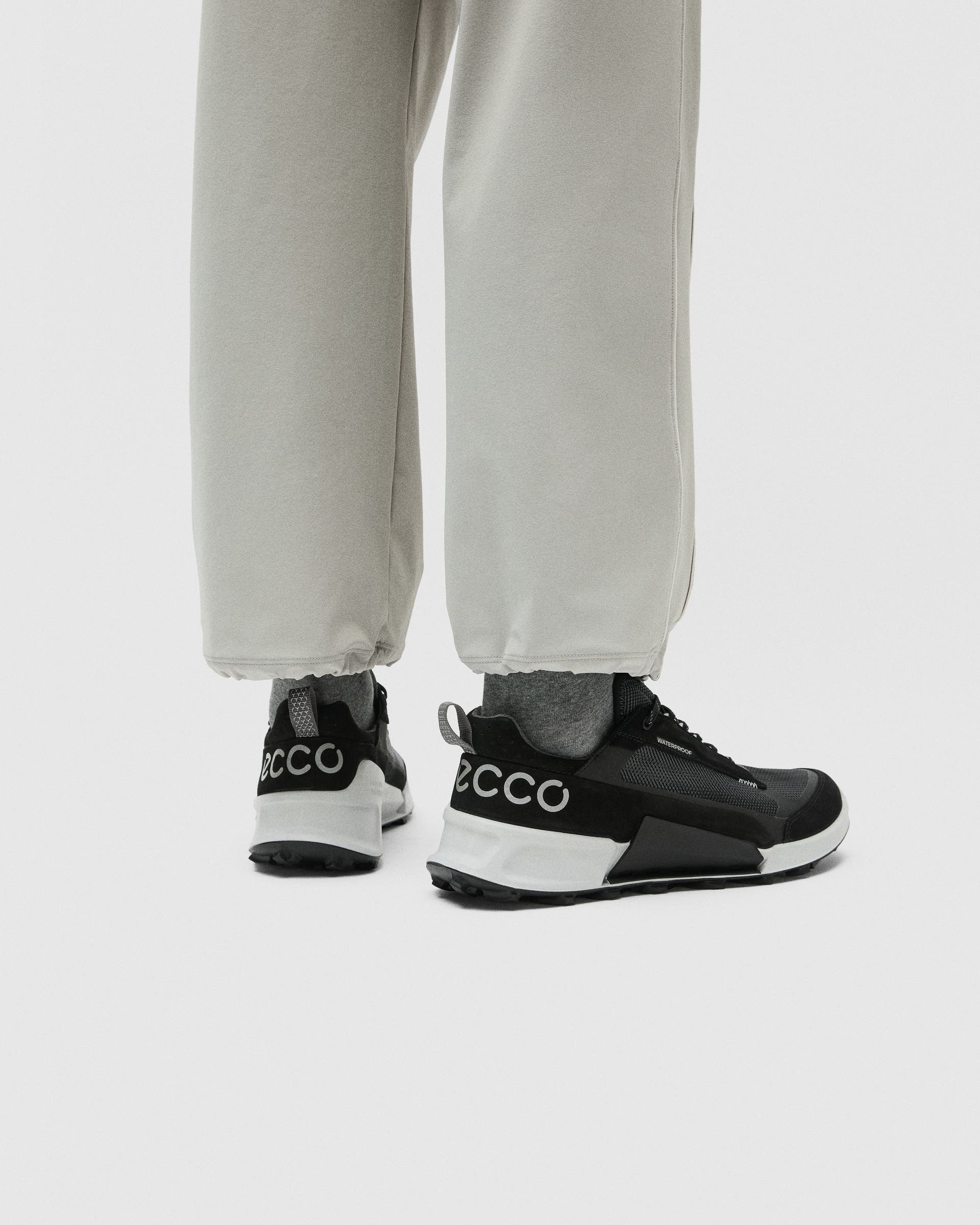 Miesten ECCO® Biom 2.1 X Mountain vedenkestävä lenkkitossu nupukkia - Musta - Lifestyle image-1