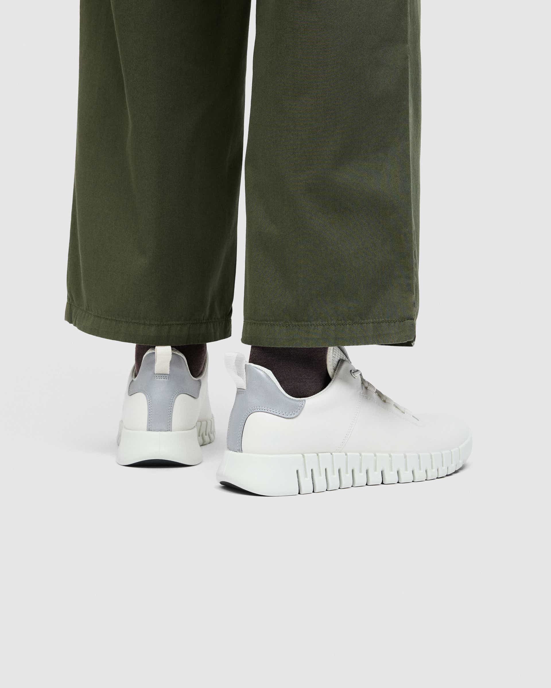 ECCO® Gruuv Damen Ledersneaker - Weiß - Lifestyle image-1