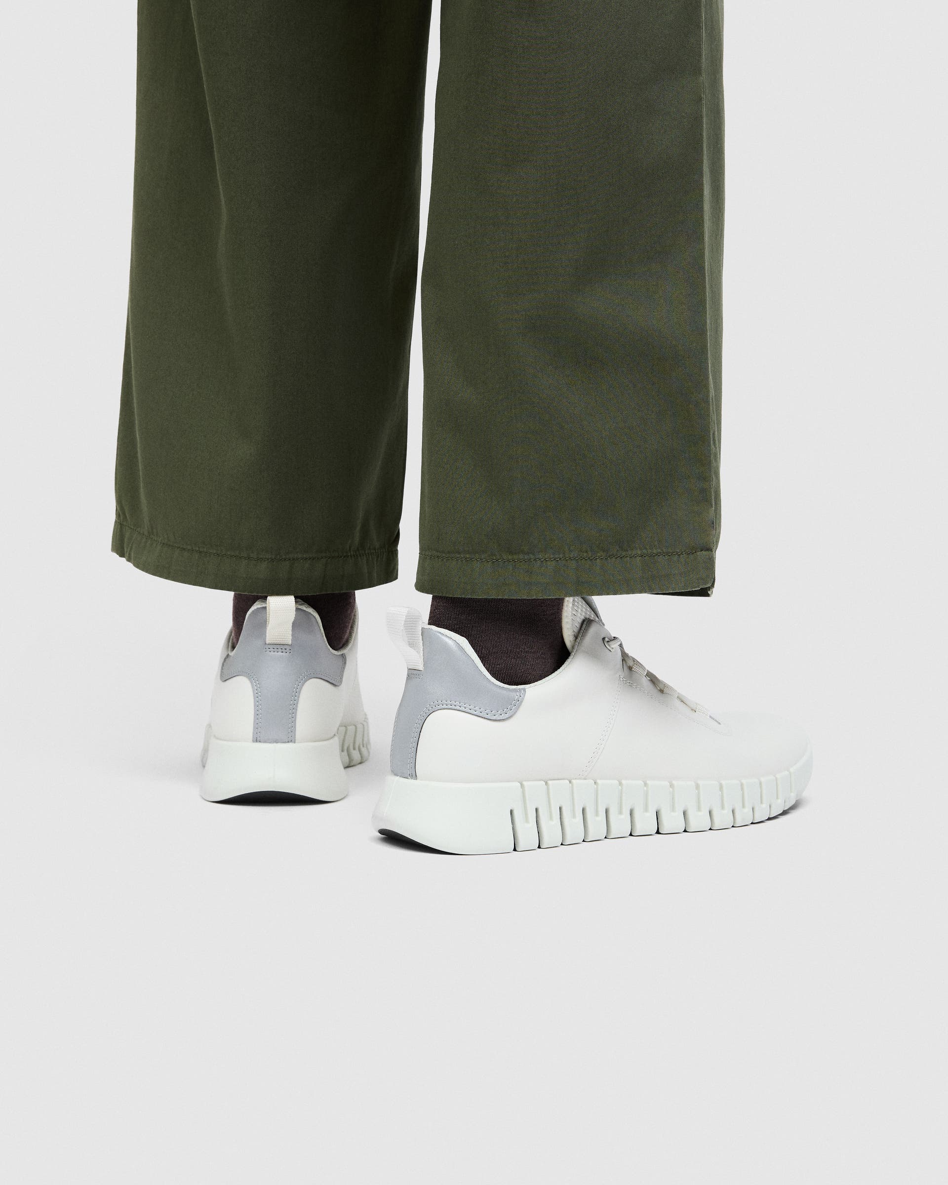 ECCO® Gruuv Damen Ledersneaker - Weiß - Lifestyle image-1