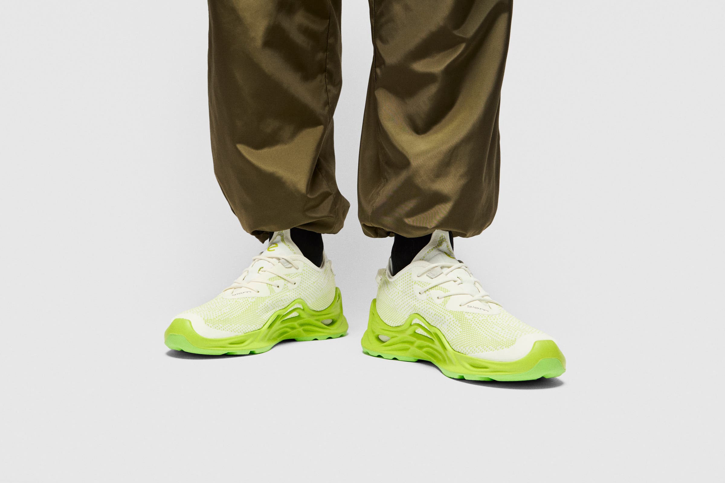 ECCO BIOM INFINITE MEN'S SNEAKER - Green - Lifestyle image-1