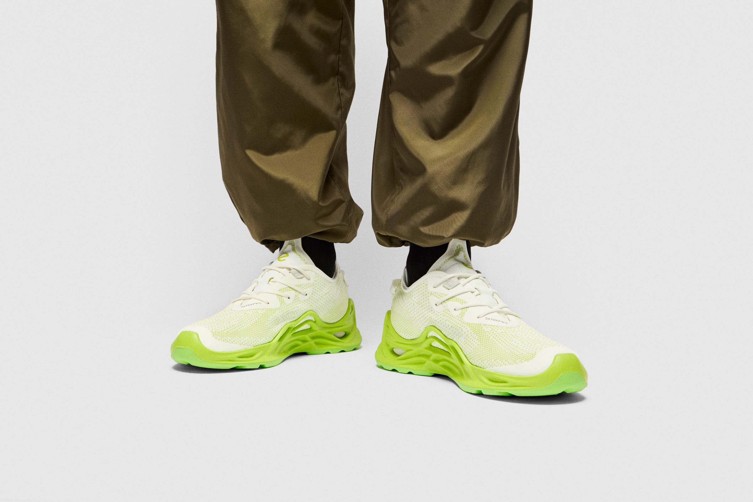 ECCO BIOM INFINITE MEN'S SNEAKER - Green - Lifestyle image-1