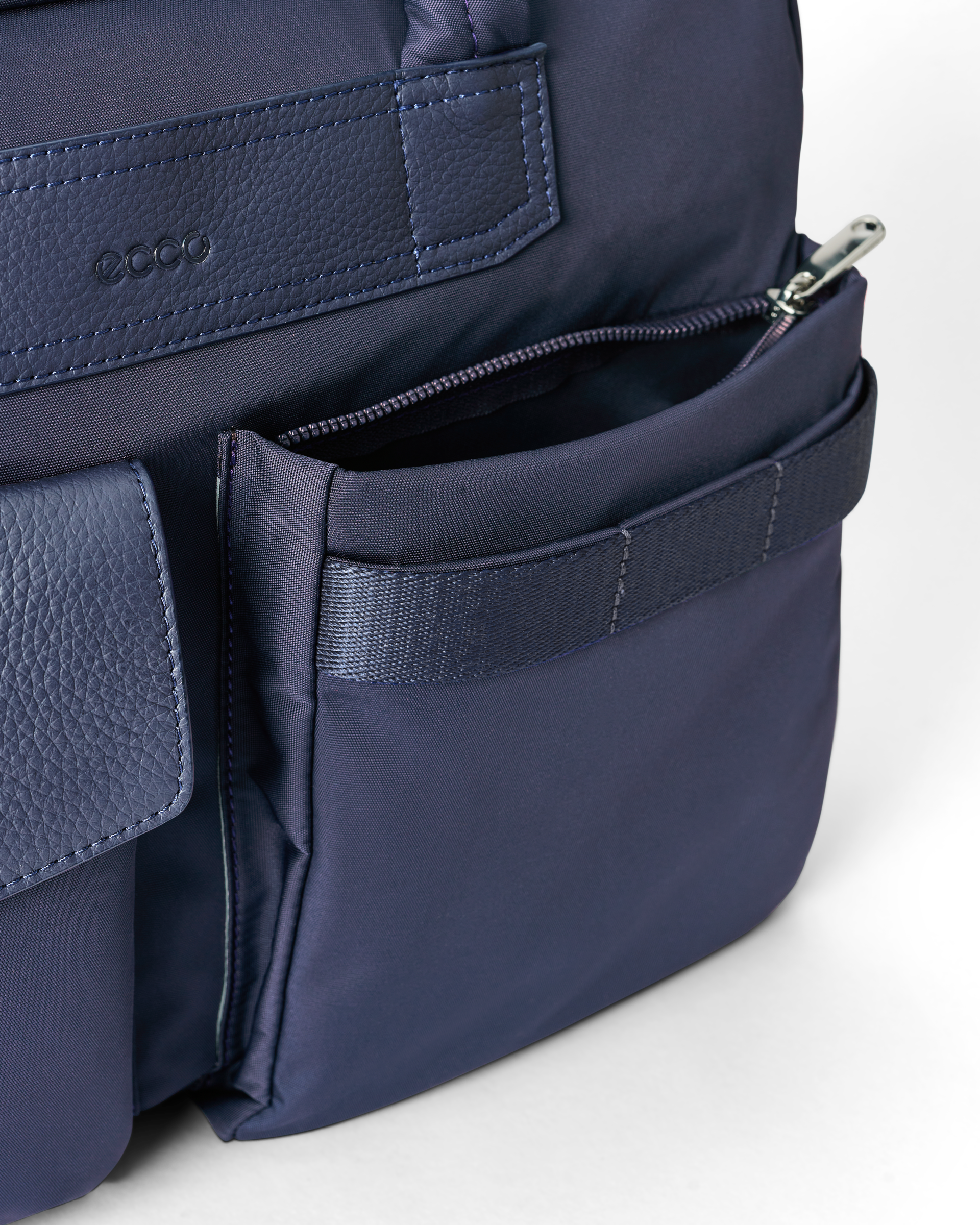 ECCO Voyager 12hr Folio Bag — Blue