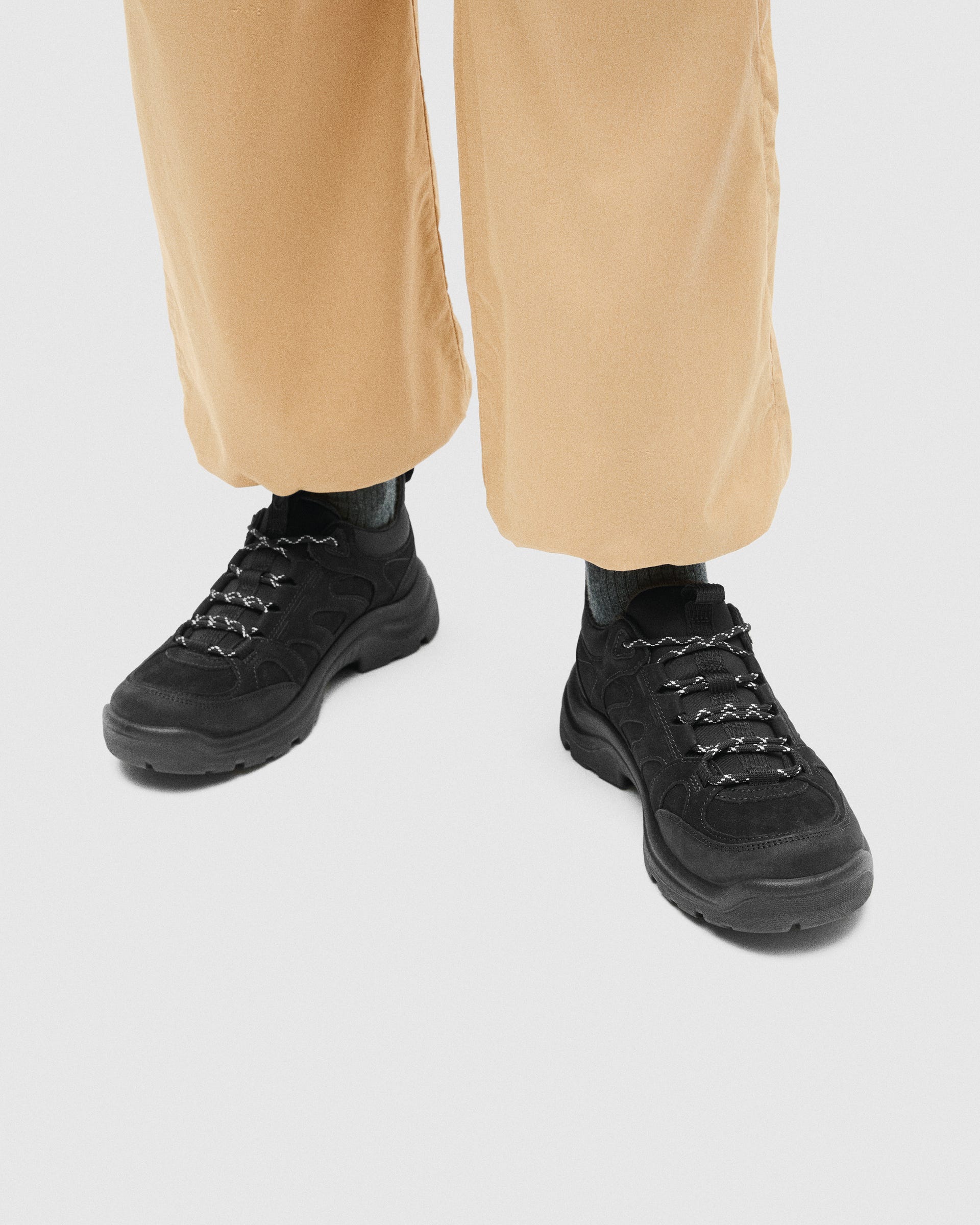 ECCO® Offroad vandeniui nubuko žygio batai moterims - Juoda - Lifestyle image-1